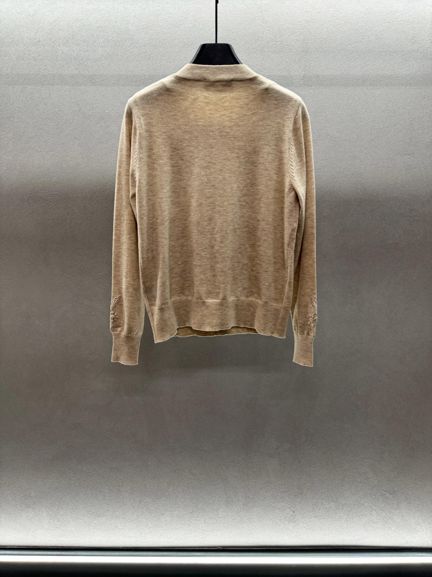 ￼ ❄️2025 Autumn and Winter❄️！Loro Pia*na ，老钱风镂空蕾丝拼接开