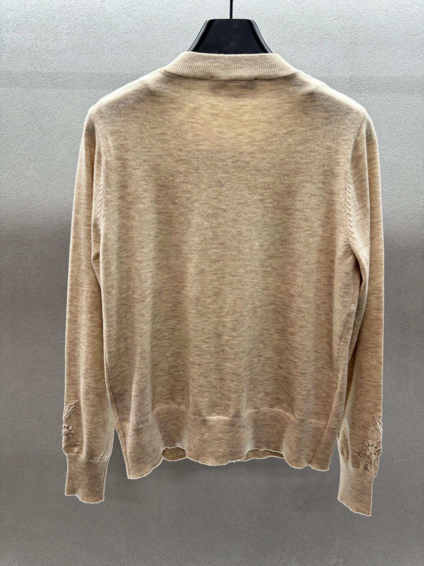 ￼ ❄️2025 Autumn and Winter❄️！Loro Pia*na ，老钱风镂空蕾丝拼接开