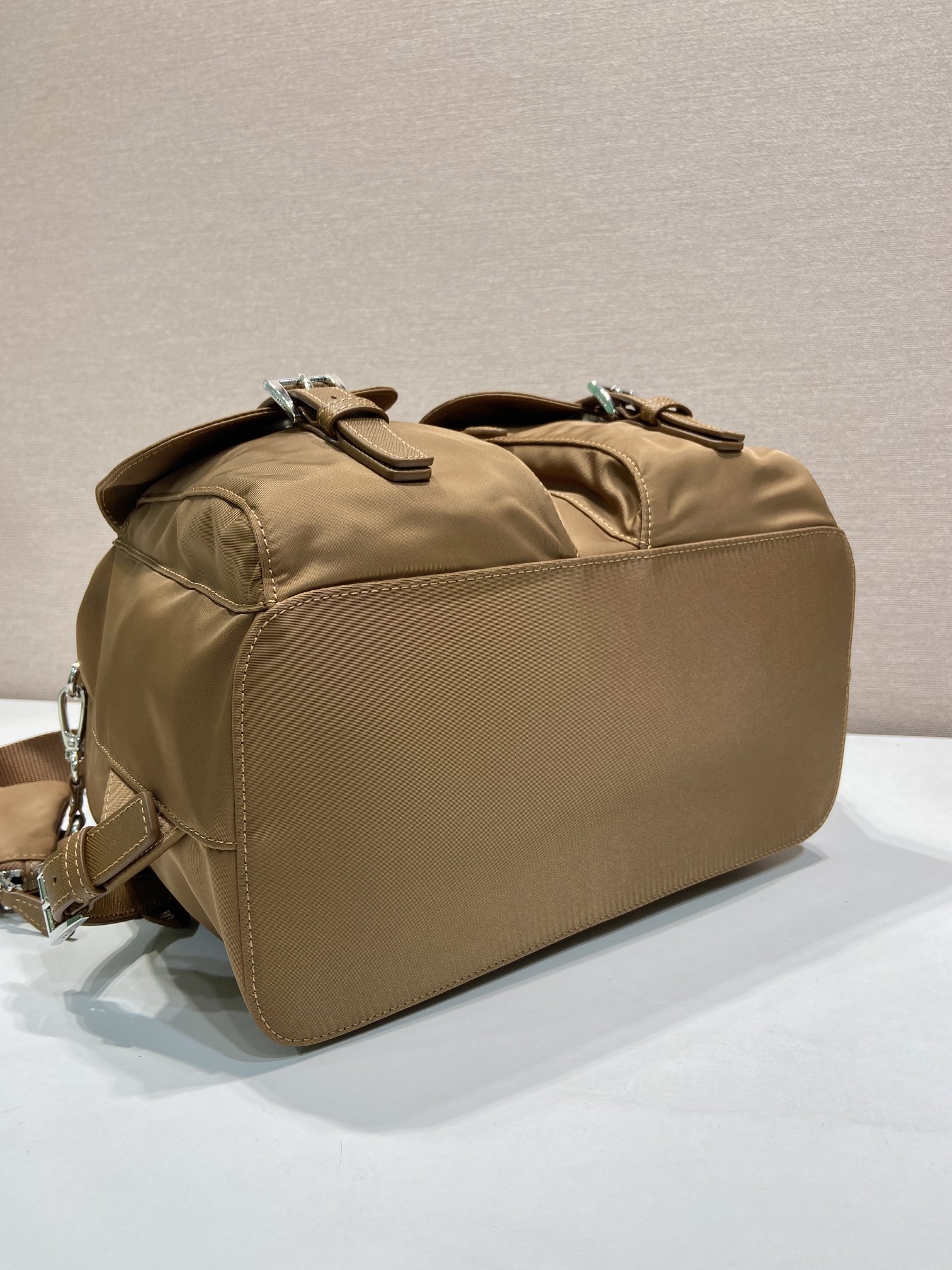 PRADA リボン付き レディース バックパック ナイロン×サフィアーノレザー 軽量 三角ロゴ 30×32×15cm