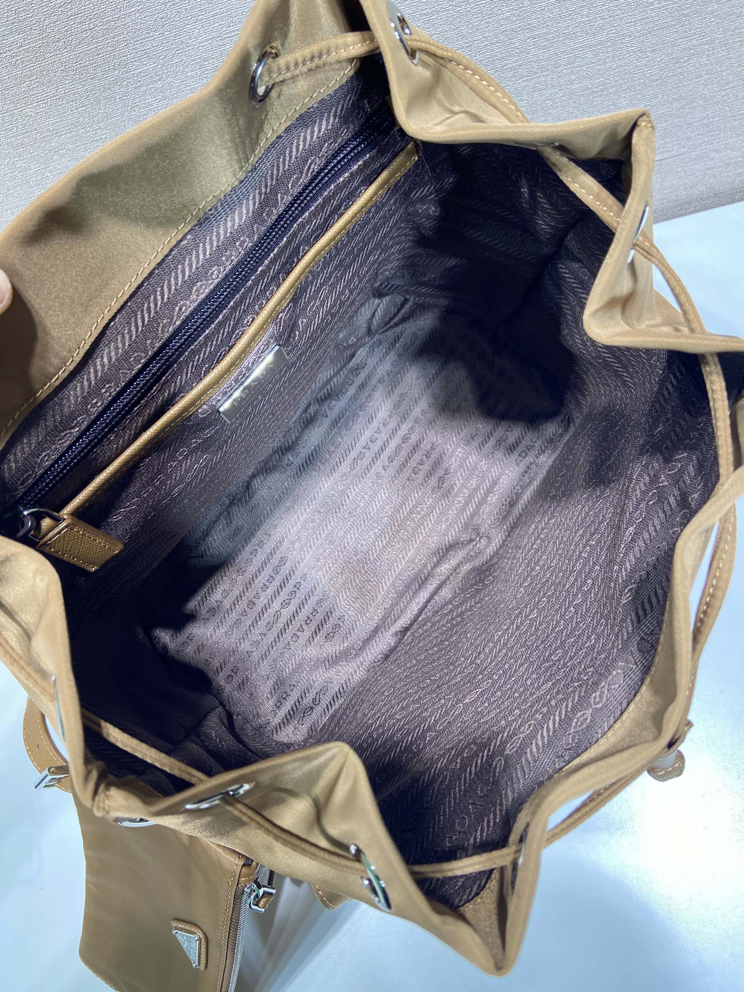 PRADA リボン付き レディース バックパック ナイロン×サフィアーノレザー 軽量 三角ロゴ 30×32×15cm