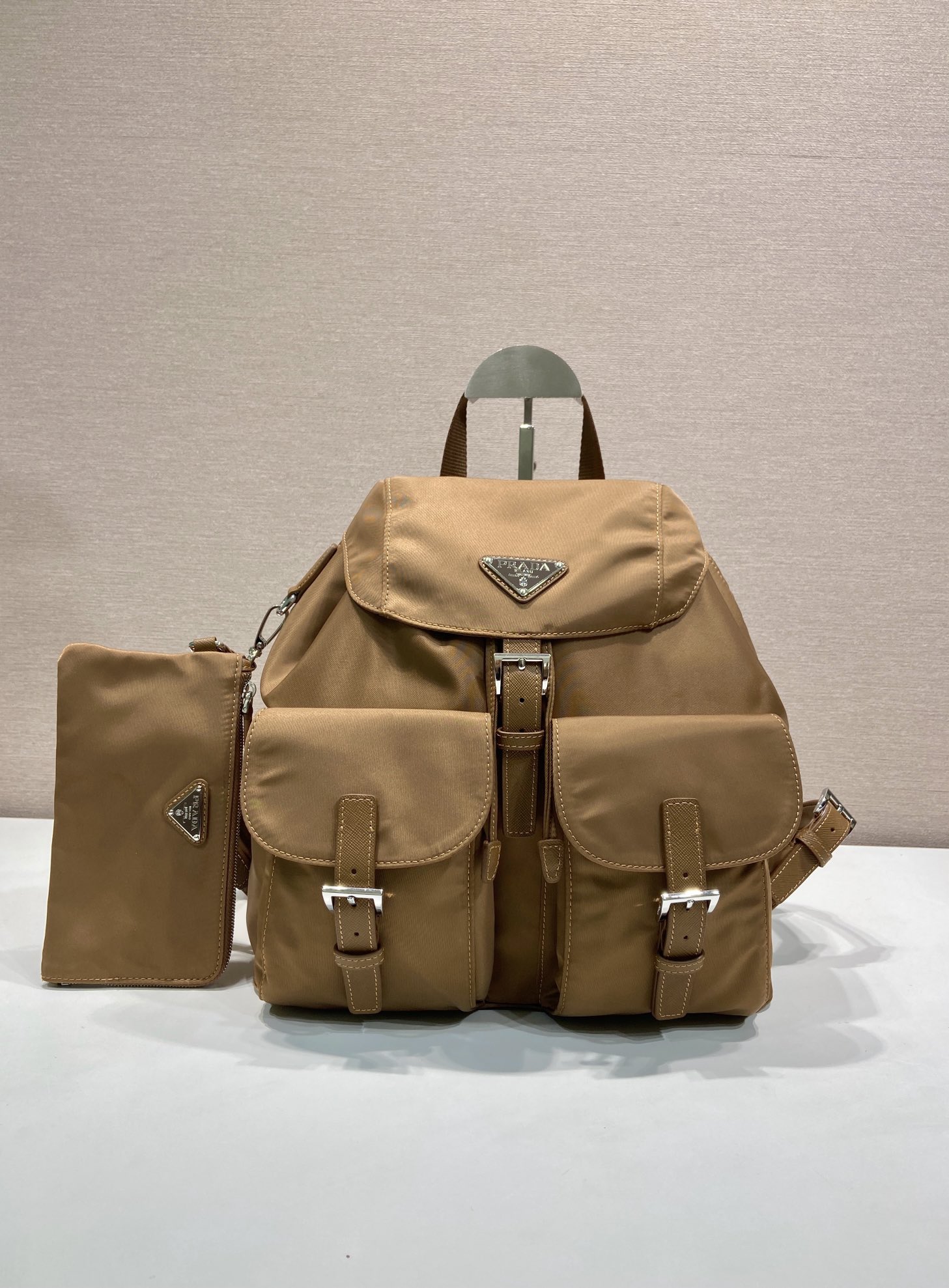 PRADA リボン付き レディース バックパック ナイロン×サフィアーノレザー 軽量 三角ロゴ 30×32×15cm
