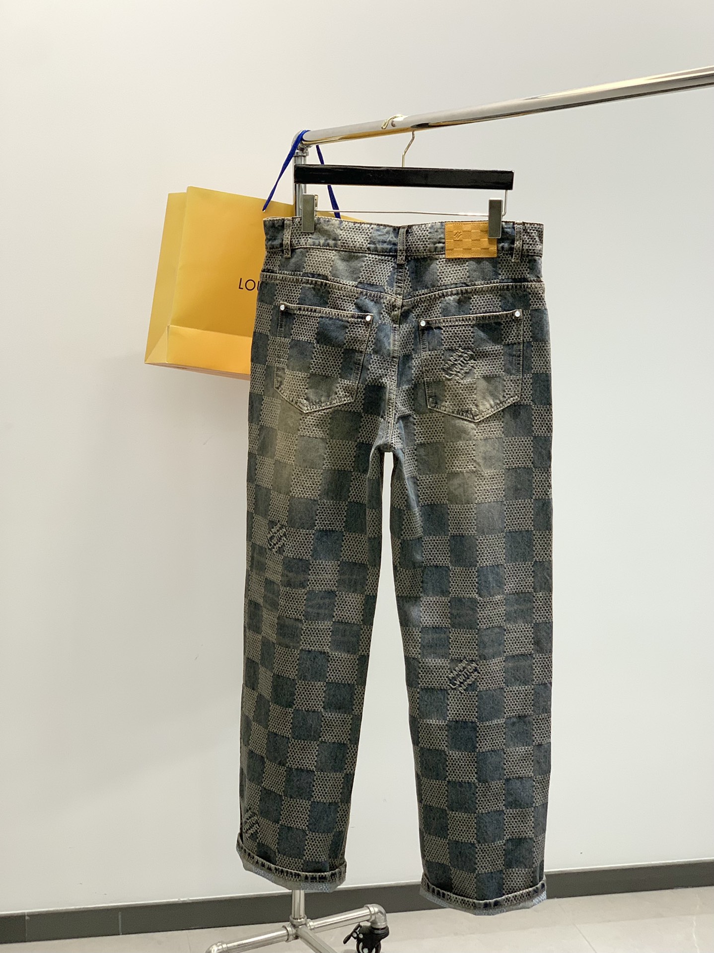 ，LouisVuitton 路易威登，2025秋季最新款，专柜同步有售，原单狠货，时尚休闲水洗牛仔裤，上