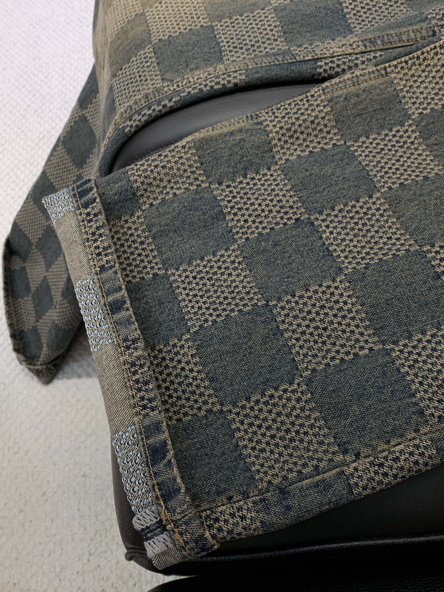 ，LouisVuitton 路易威登，2025秋季最新款，专柜同步有售，原单狠货，时尚休闲水洗牛仔裤，上