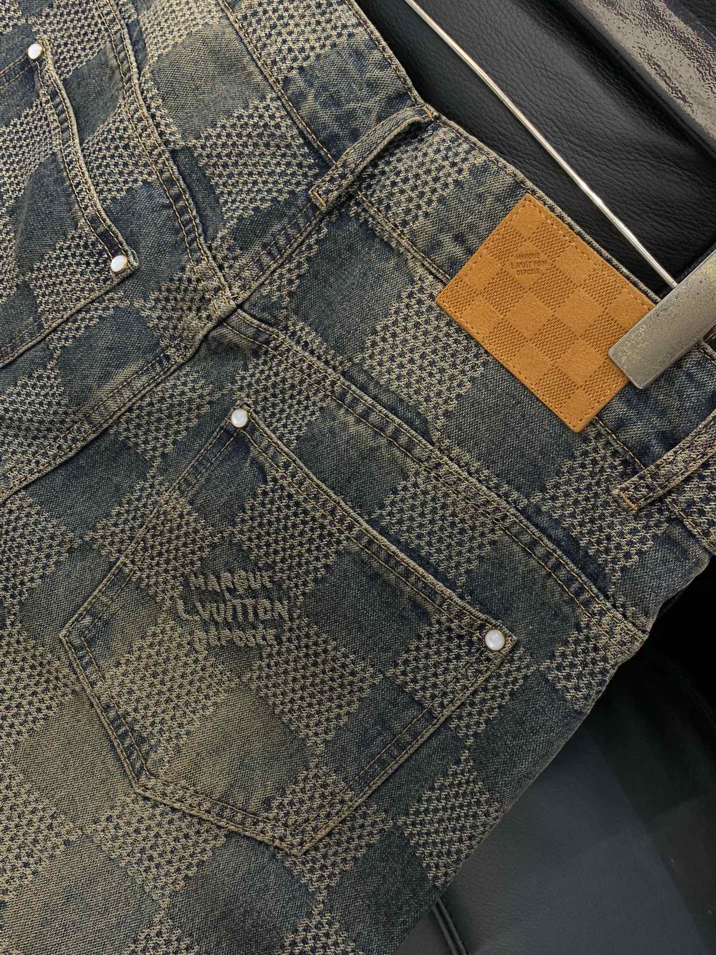 ，LouisVuitton 路易威登，2025秋季最新款，专柜同步有售，原单狠货，时尚休闲水洗牛仔裤，上