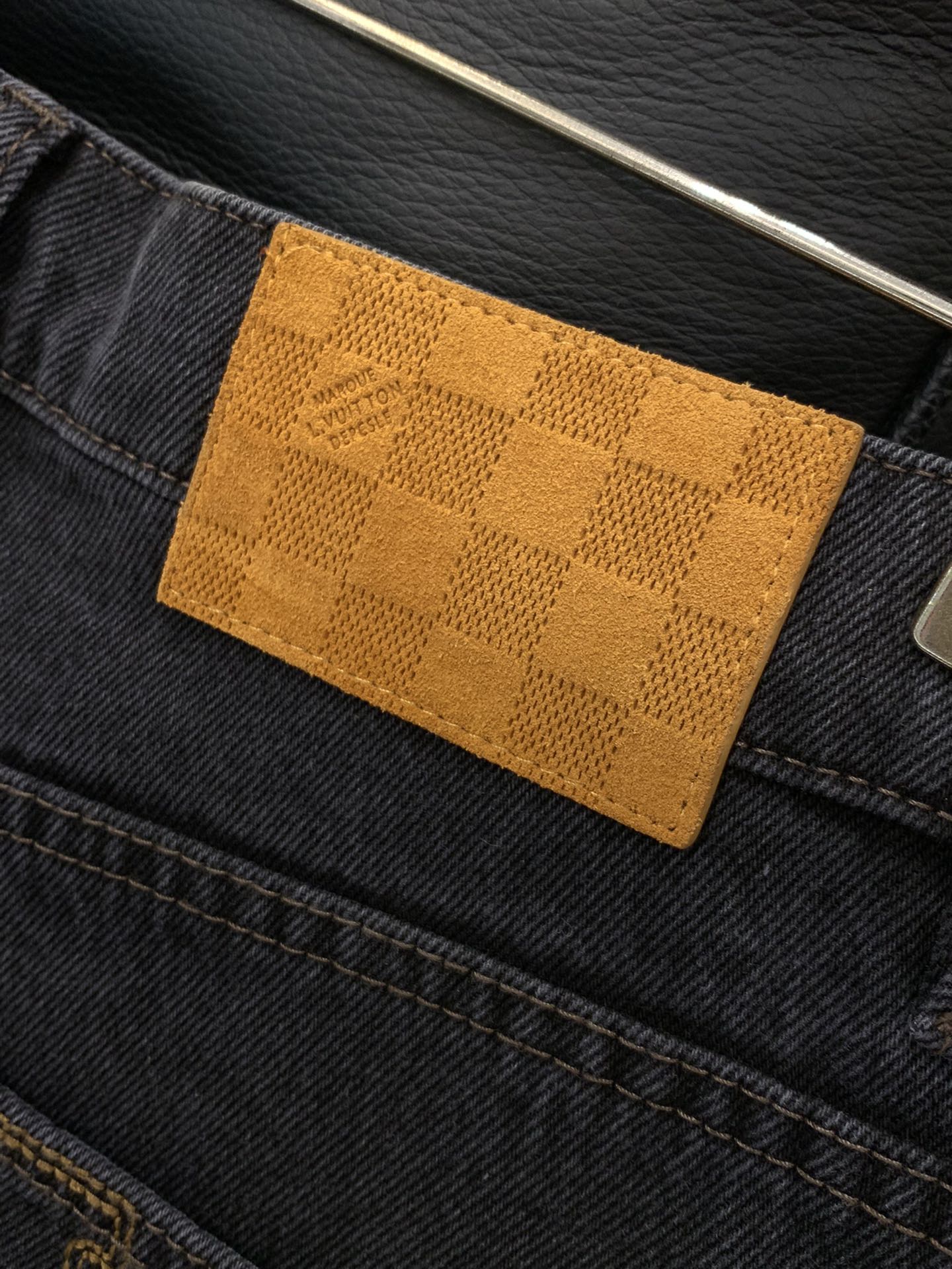 ，LouisVuitton 路易威登，2025秋季最新款，专柜同步有售，原单狠货，时尚休闲水洗牛仔裤，上