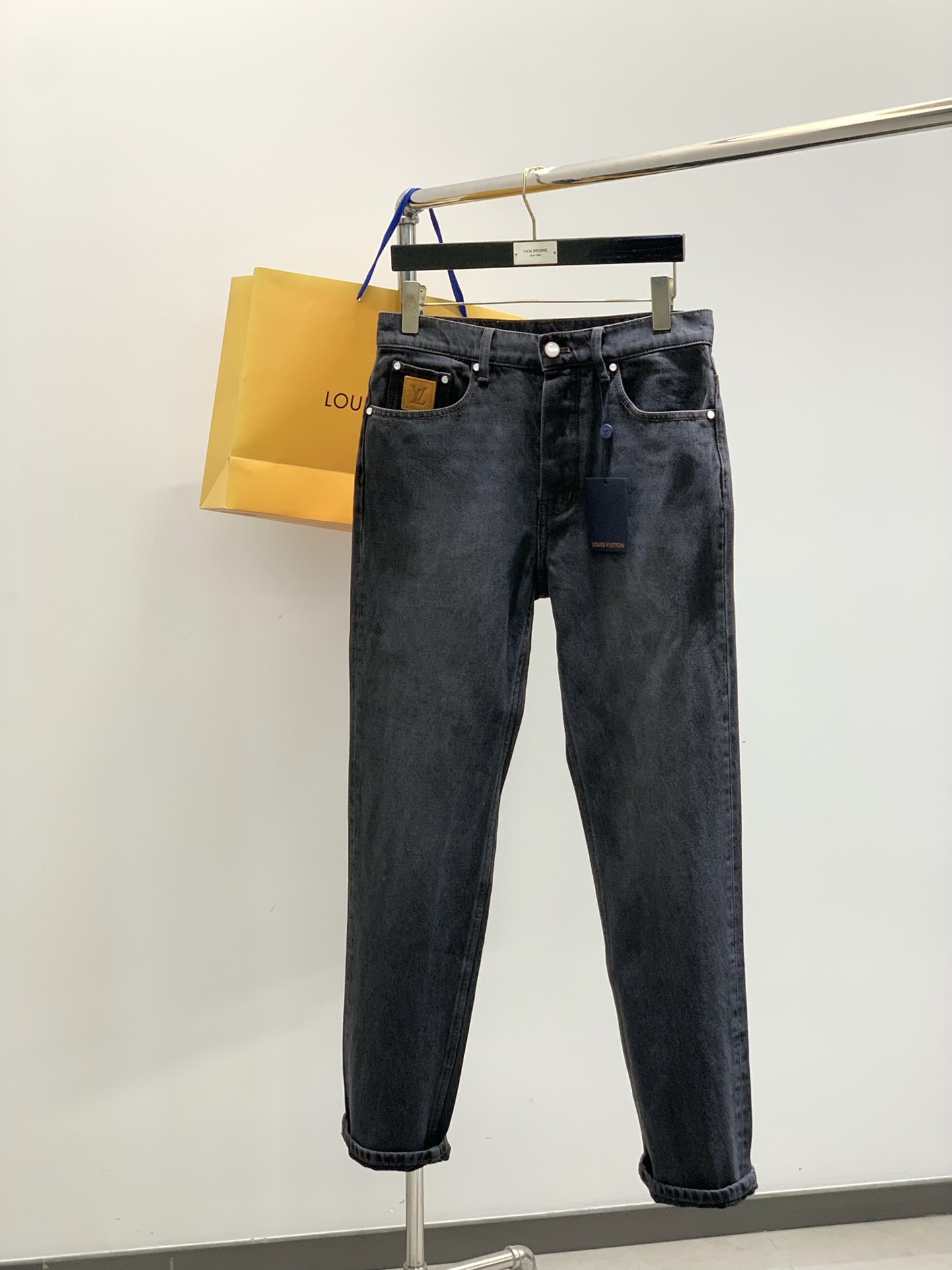 ，LouisVuitton 路易威登，2025秋季最新款，专柜同步有售，原单狠货，时尚休闲水洗牛仔裤，上