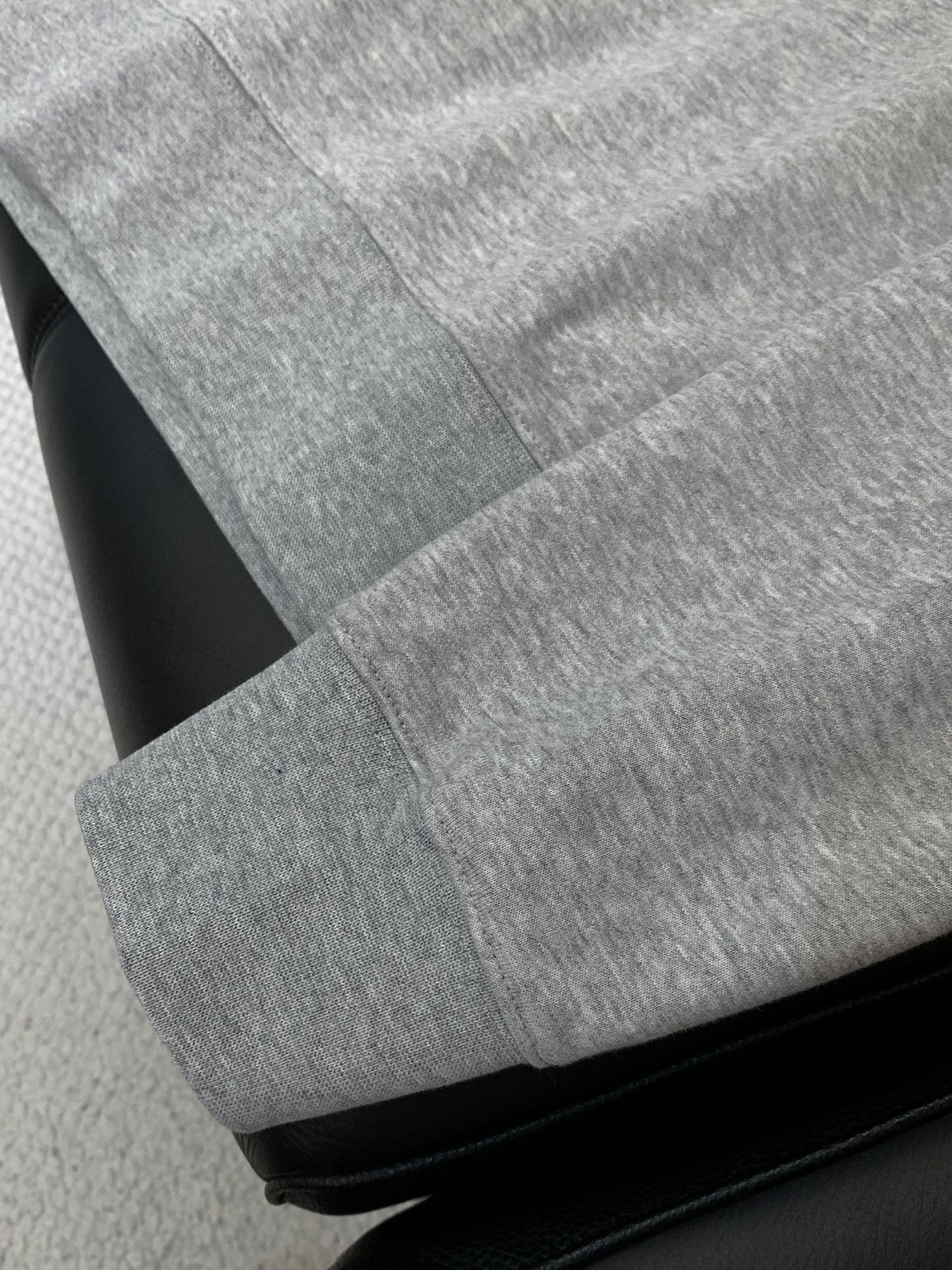 ，Acne Studios 瑞典时尚品牌，2025秋季最新款，时尚休闲圆领长袖卫衣，官网专柜同步有售，原