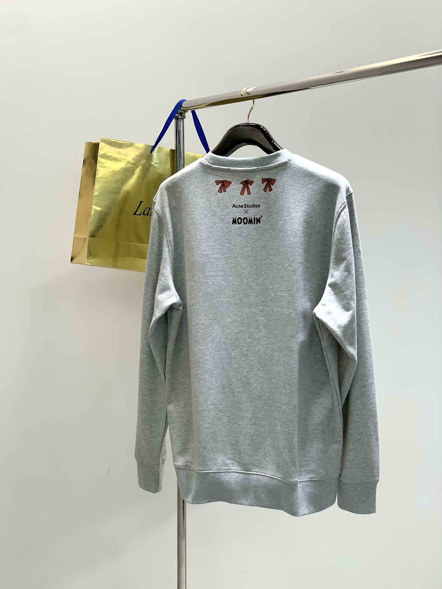 ，Acne Studios 瑞典时尚品牌，2025秋季最新款，时尚休闲圆领长袖卫衣，官网专柜同步有售，原