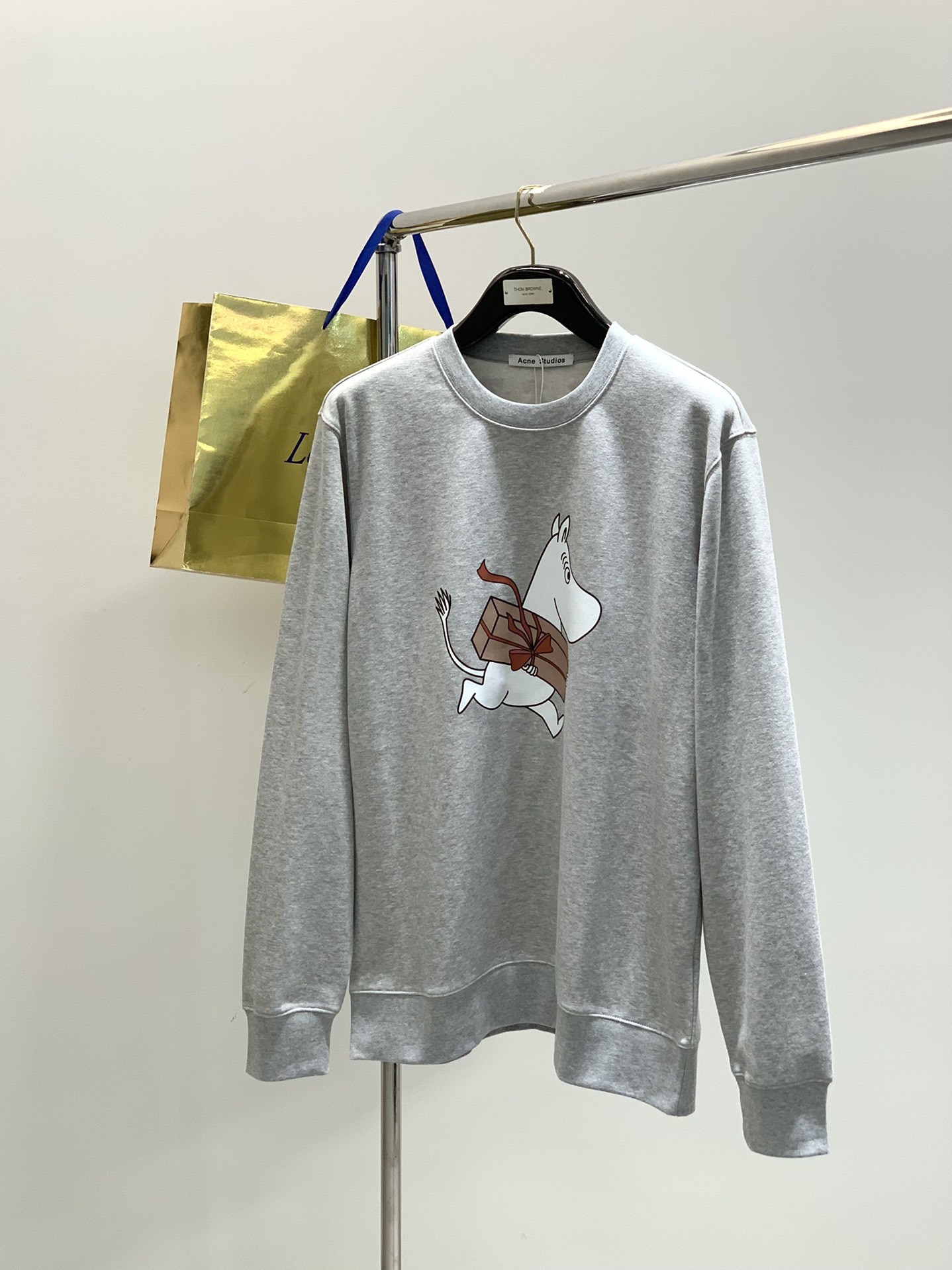 ，Acne Studios 瑞典时尚品牌，2025秋季最新款，时尚休闲圆领长袖卫衣，官网专柜同步有售，原