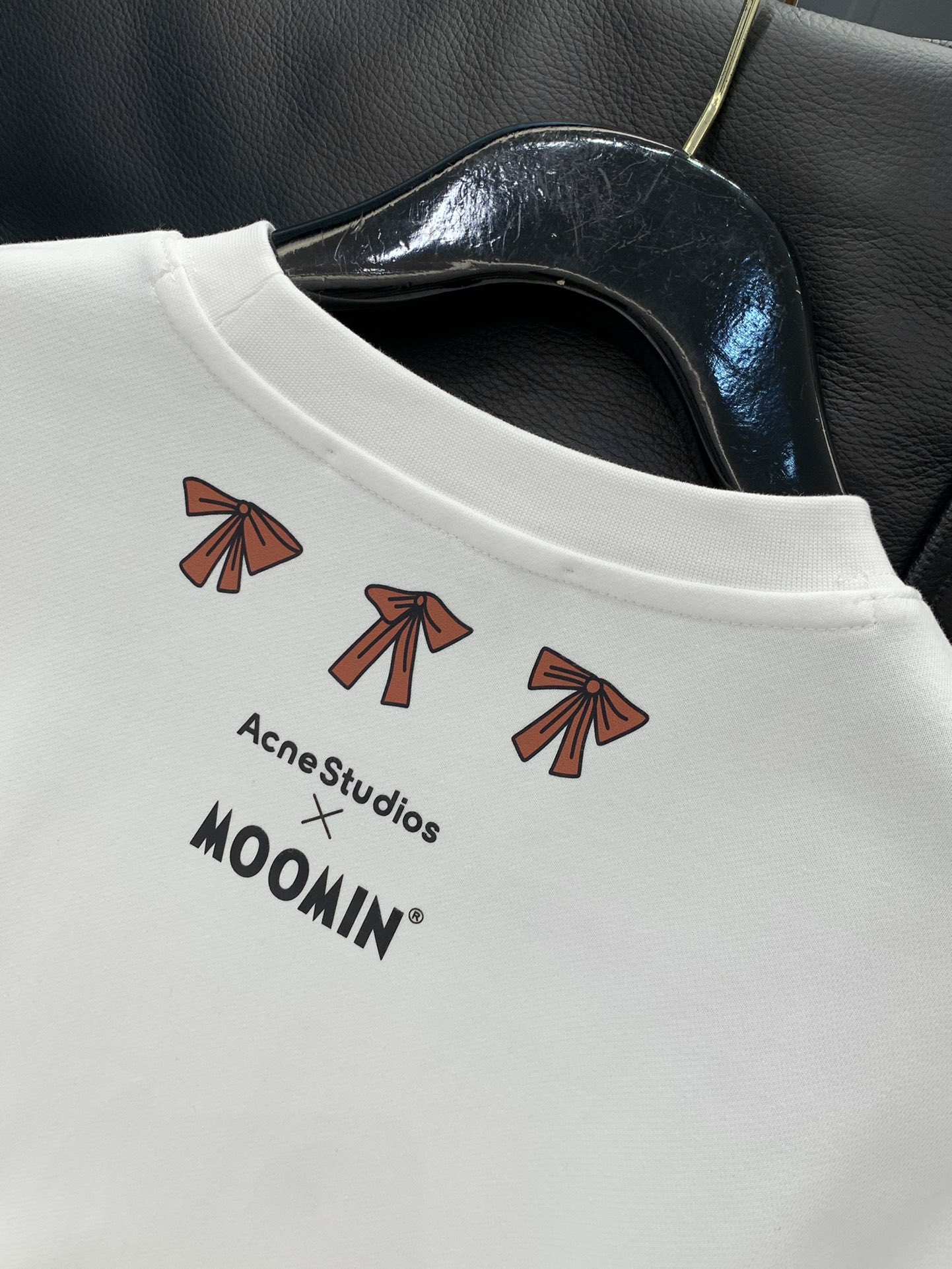 ，Acne Studios 瑞典时尚品牌，2025秋季最新款，时尚休闲圆领长袖卫衣，官网专柜同步有售，原