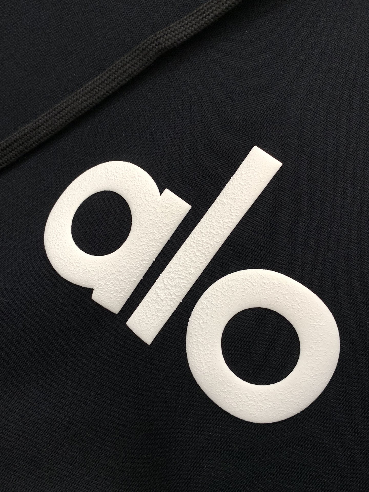 ，alo 阿洛，2025秋季最新款，专柜同步有售，原单狠货，时尚休闲连帽卫衣，上身很有特点！吸睛而有亮点