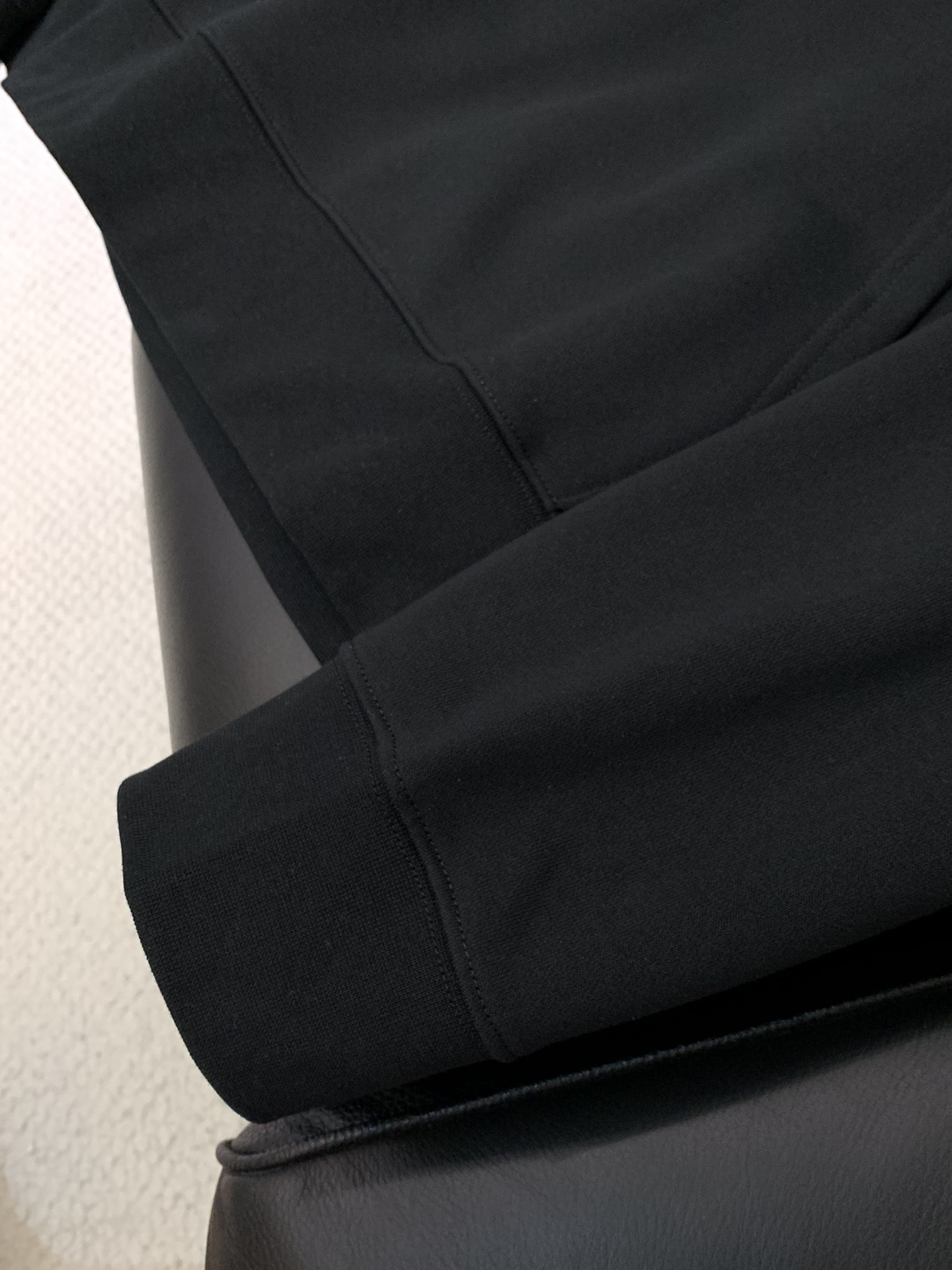 ，alo 阿洛，2025秋季最新款，专柜同步有售，原单狠货，时尚休闲连帽卫衣，上身很有特点！吸睛而有亮点