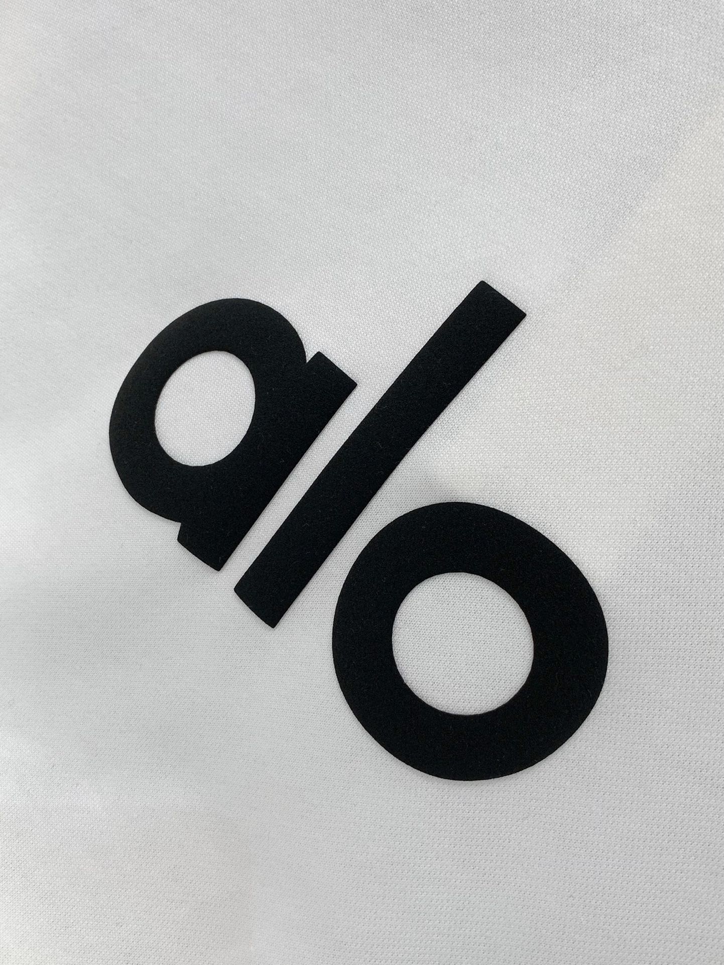 ，alo 阿洛，2025秋季最新款，专柜同步有售，原单狠货，时尚休闲连帽卫衣，上身很有特点！吸睛而有亮点