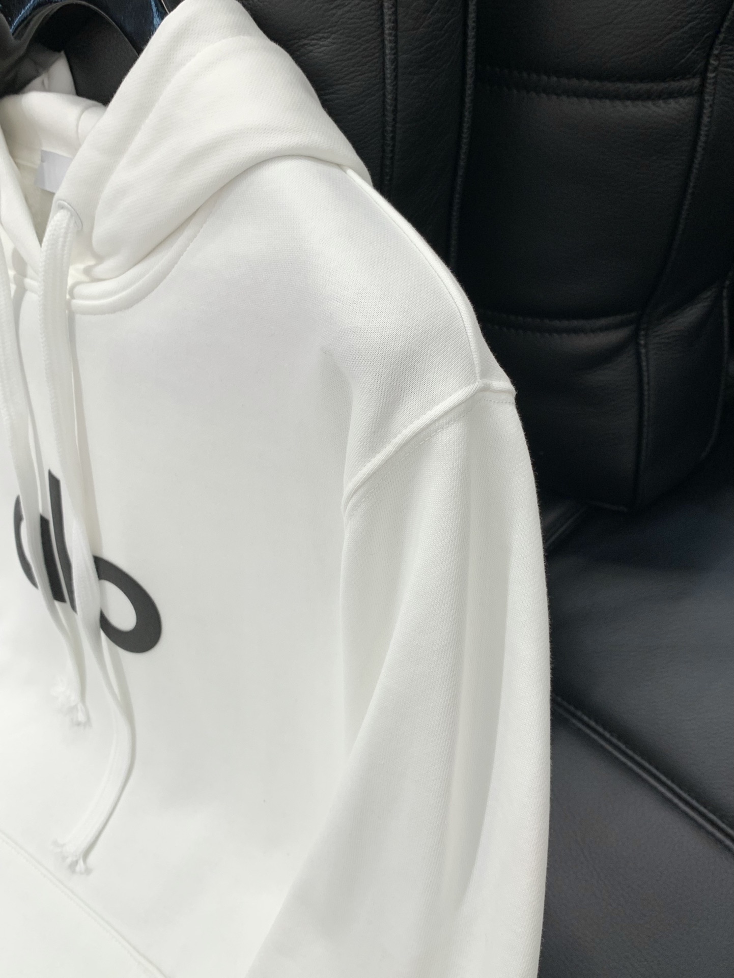 ，alo 阿洛，2025秋季最新款，专柜同步有售，原单狠货，时尚休闲连帽卫衣，上身很有特点！吸睛而有亮点