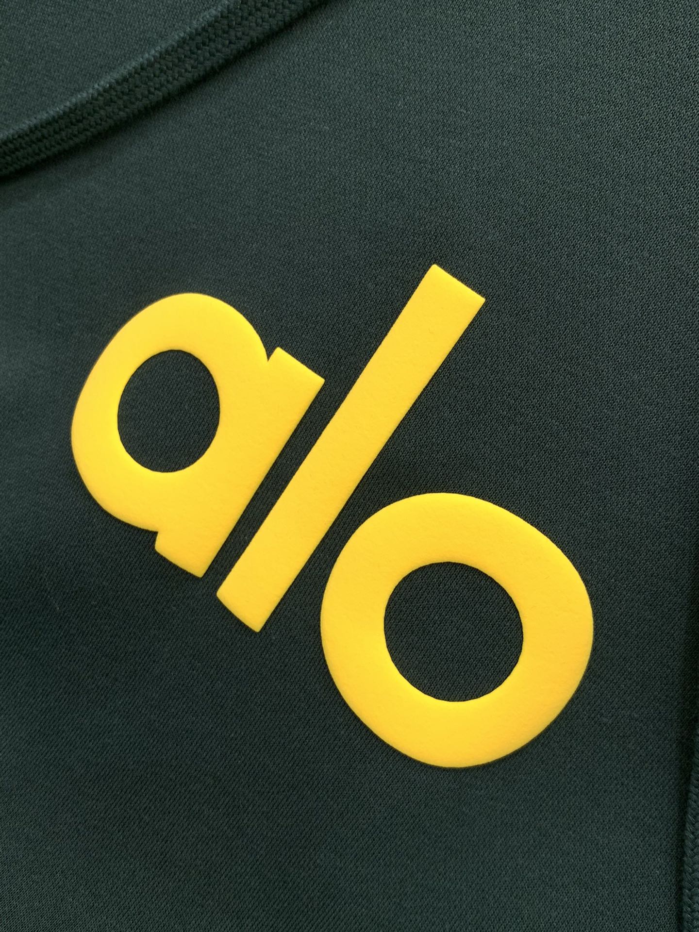 ，alo 阿洛，2025秋季最新款，专柜同步有售，原单狠货，时尚休闲连帽卫衣，上身很有特点！吸睛而有亮点