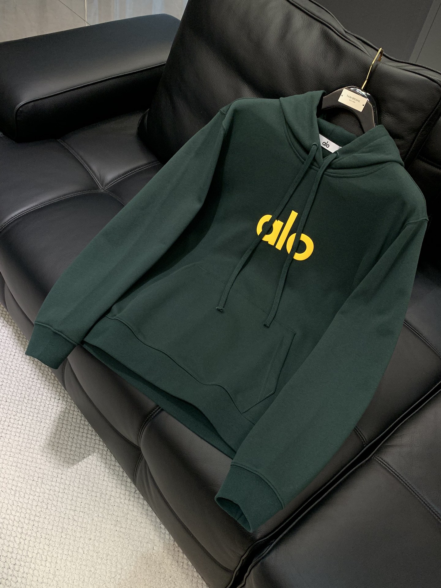 ，alo 阿洛，2025秋季最新款，专柜同步有售，原单狠货，时尚休闲连帽卫衣，上身很有特点！吸睛而有亮点