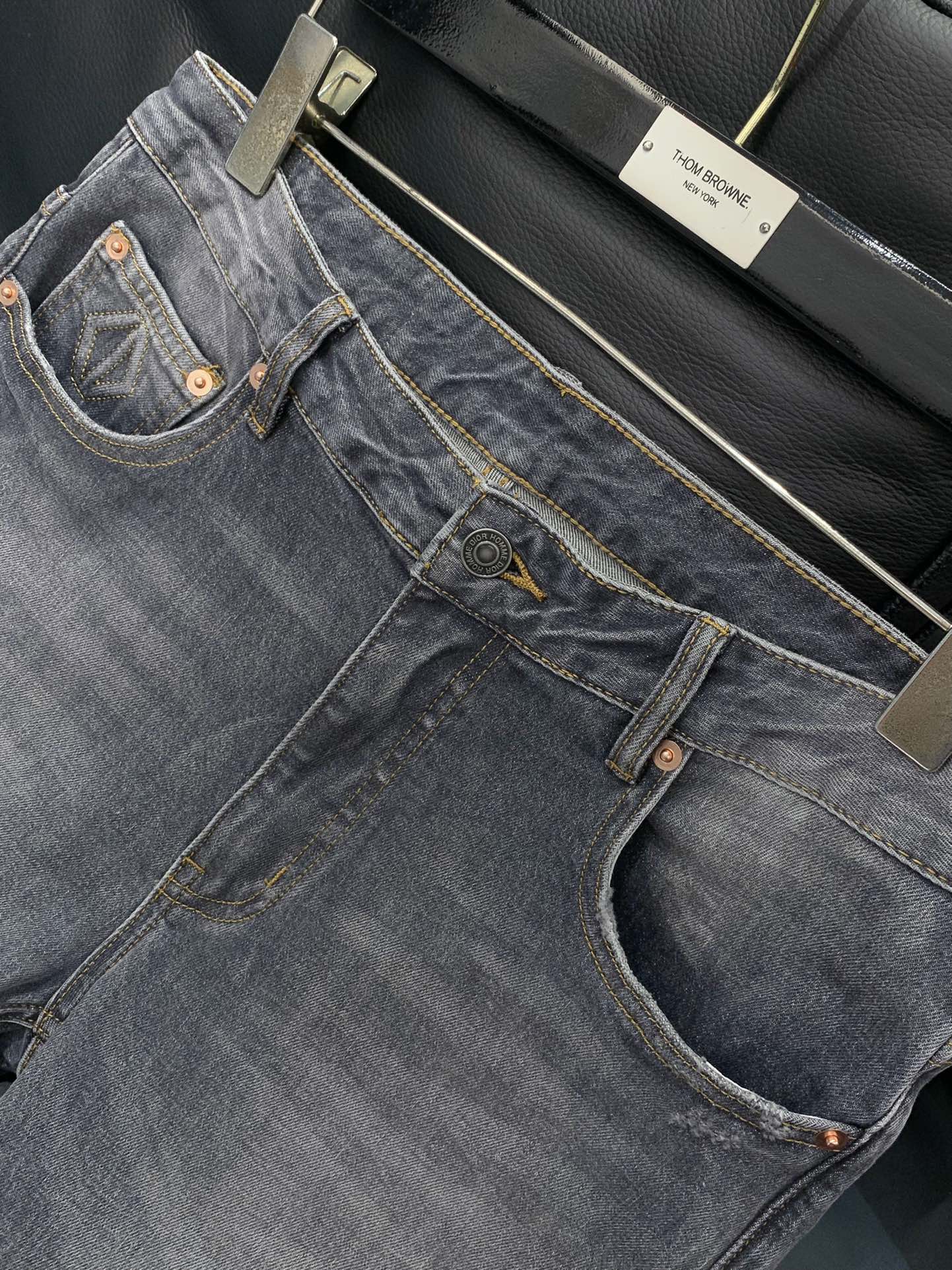 ，Dior 迪奥，2025秋季新品，官网专柜同步有售，原单狠货，时尚休闲水洗牛仔裤，超级有范儿的一款牛仔