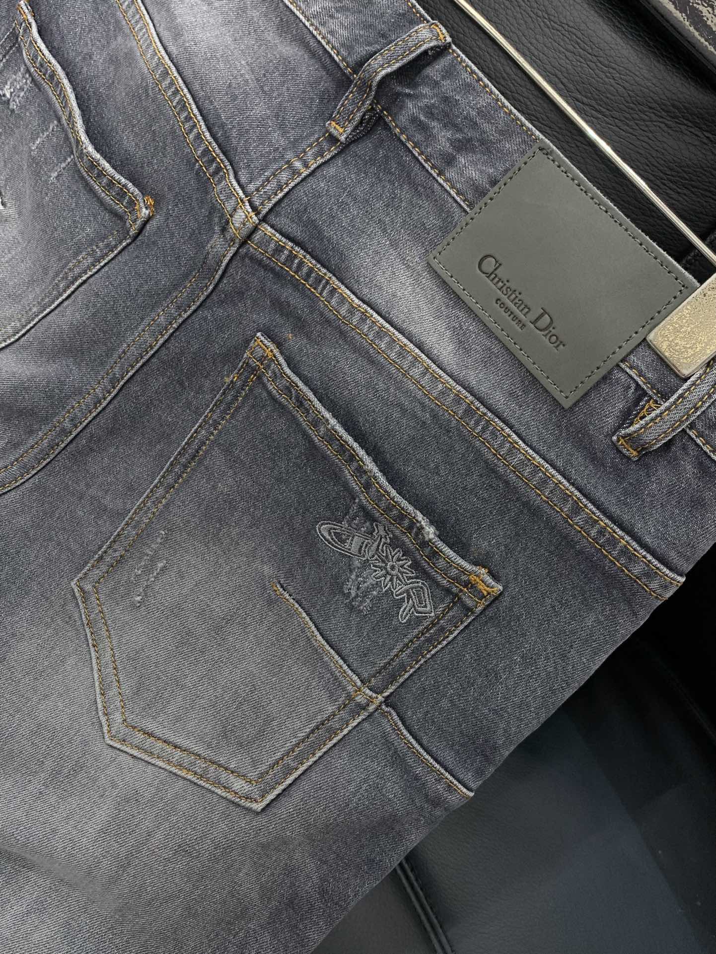 ，Dior 迪奥，2025秋季新品，官网专柜同步有售，原单狠货，时尚休闲水洗牛仔裤，超级有范儿的一款牛仔