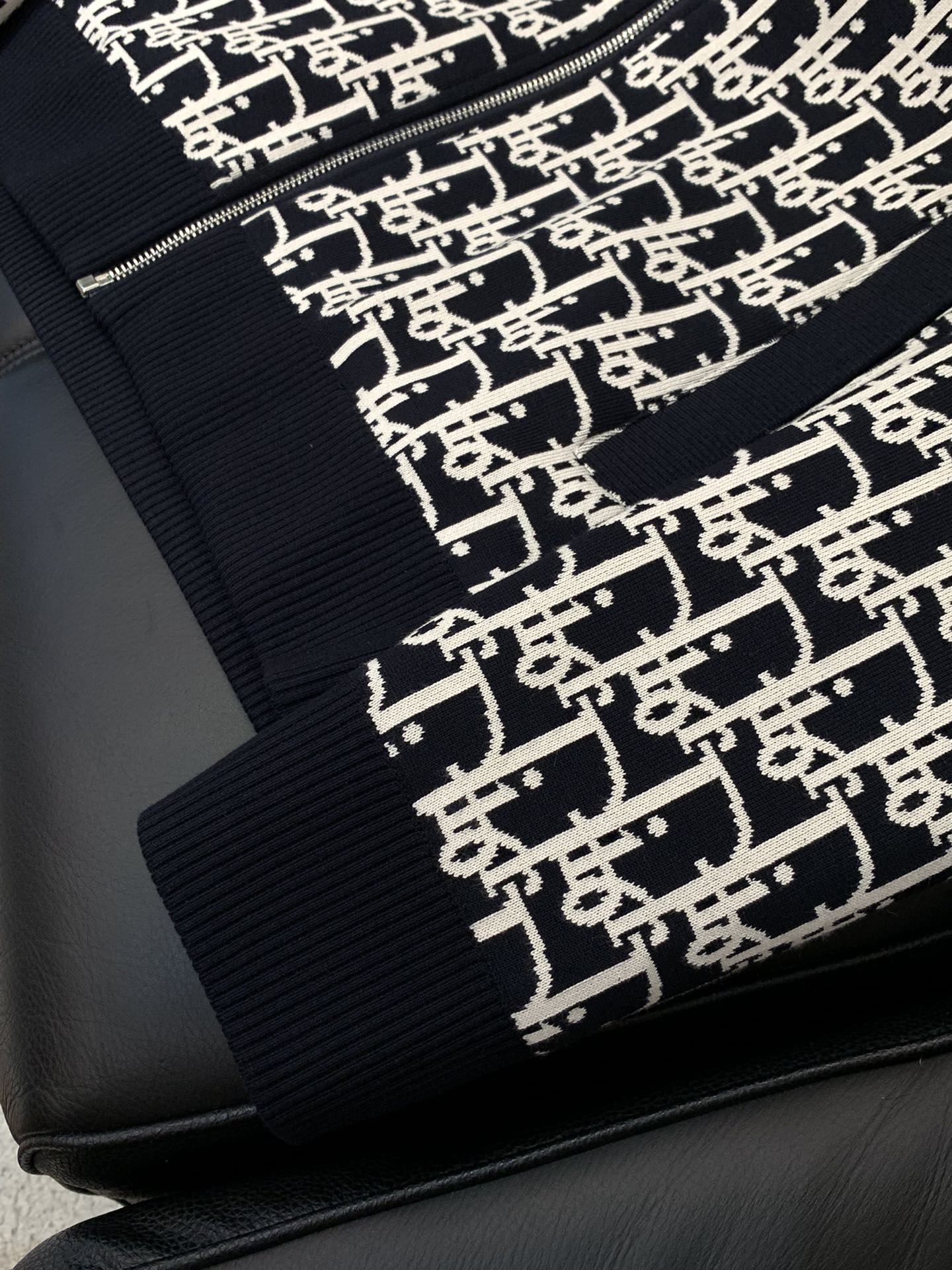 ，Dior 迪奥， 2025秋冬新品，专柜同步有售，简约时尚休闲➕薄棉针织连帽外套，原版进口面料，舒适透