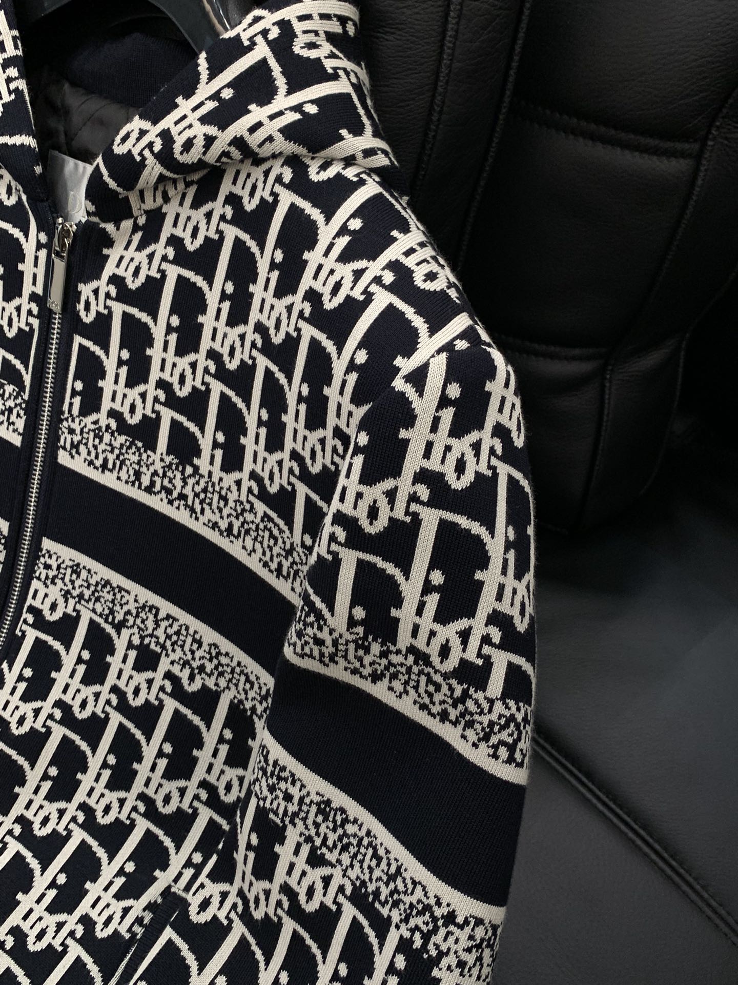 ，Dior 迪奥， 2025秋冬新品，专柜同步有售，简约时尚休闲➕薄棉针织连帽外套，原版进口面料，舒适透