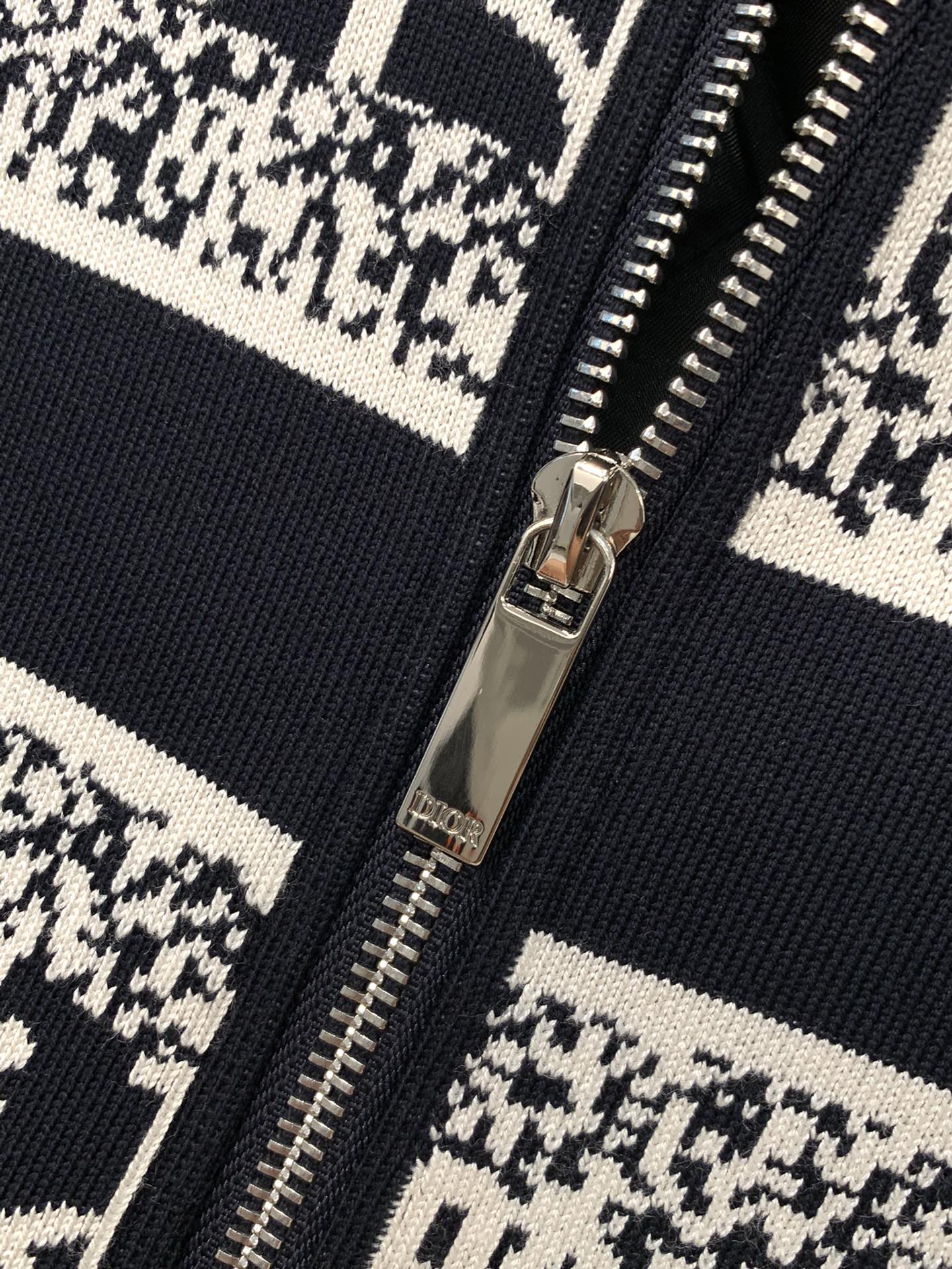 ，Dior 迪奥， 2025秋冬新品，专柜同步有售，简约时尚休闲➕薄棉针织连帽外套，原版进口面料，舒适透