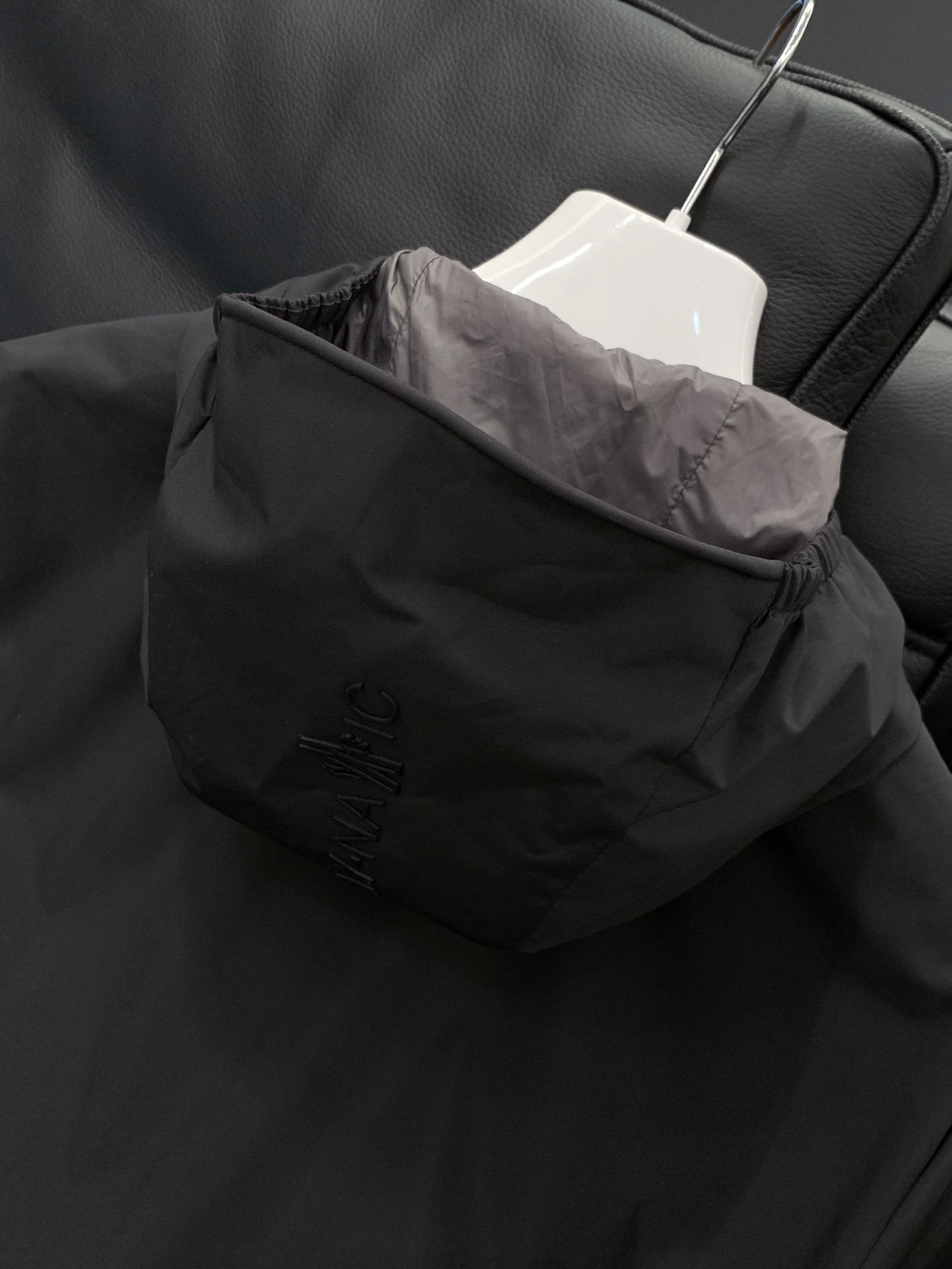 ，Moncler 蒙口，2025秋季最新品，专柜同步有售，原单狠货，时尚休闲连帽外套，上身舒适！吸睛而有