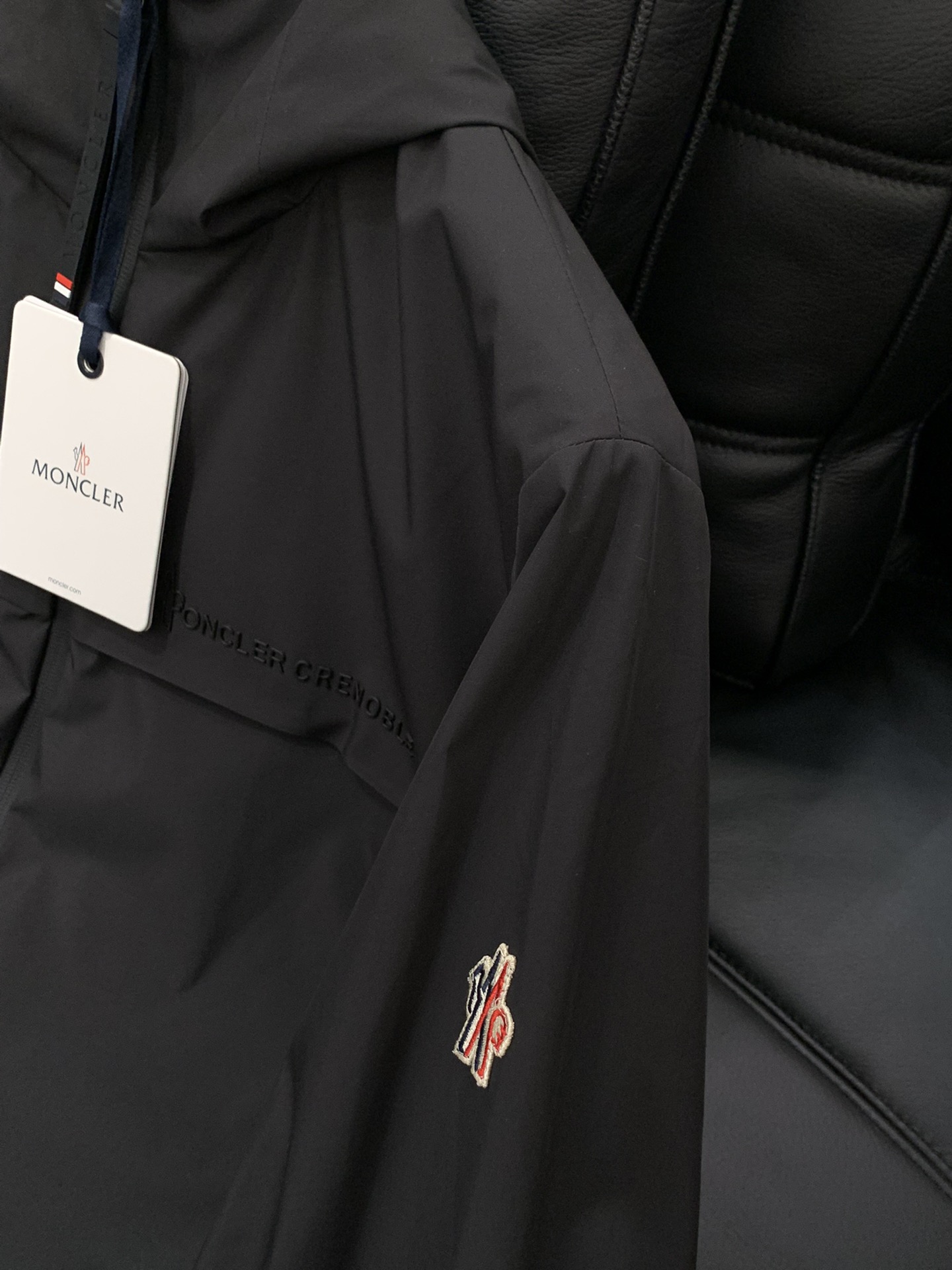 ，Moncler 蒙口，2025秋季最新品，专柜同步有售，原单狠货，时尚休闲连帽外套，上身舒适！吸睛而有