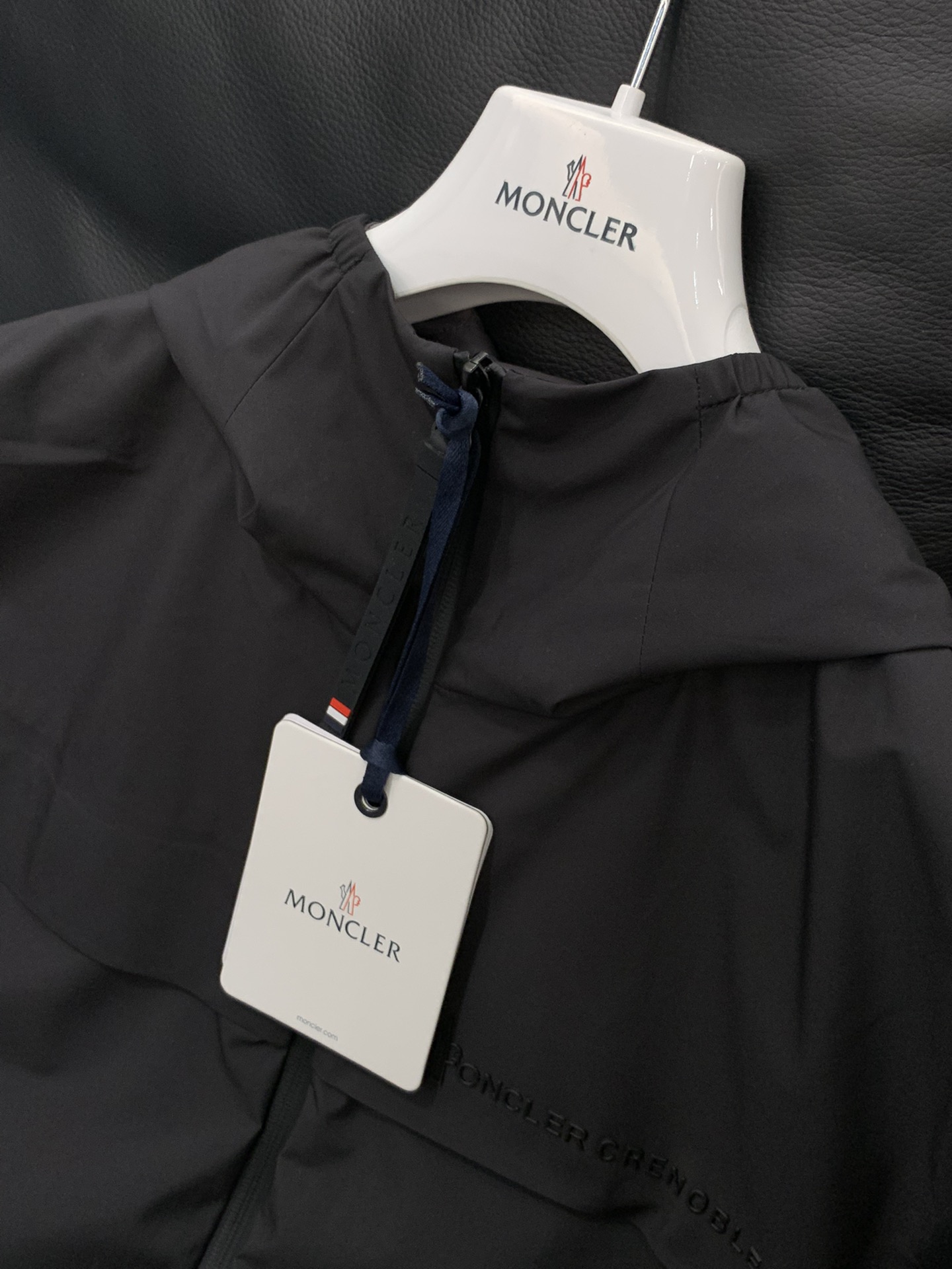 ，Moncler 蒙口，2025秋季最新品，专柜同步有售，原单狠货，时尚休闲连帽外套，上身舒适！吸睛而有