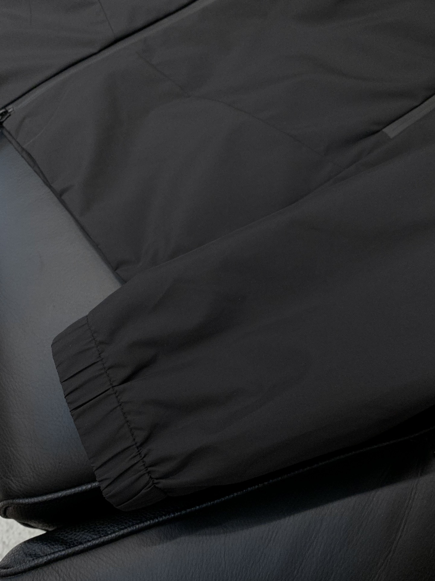 ，Moncler 蒙口，2025秋季最新品，专柜同步有售，原单狠货，时尚休闲连帽外套，上身舒适！吸睛而有