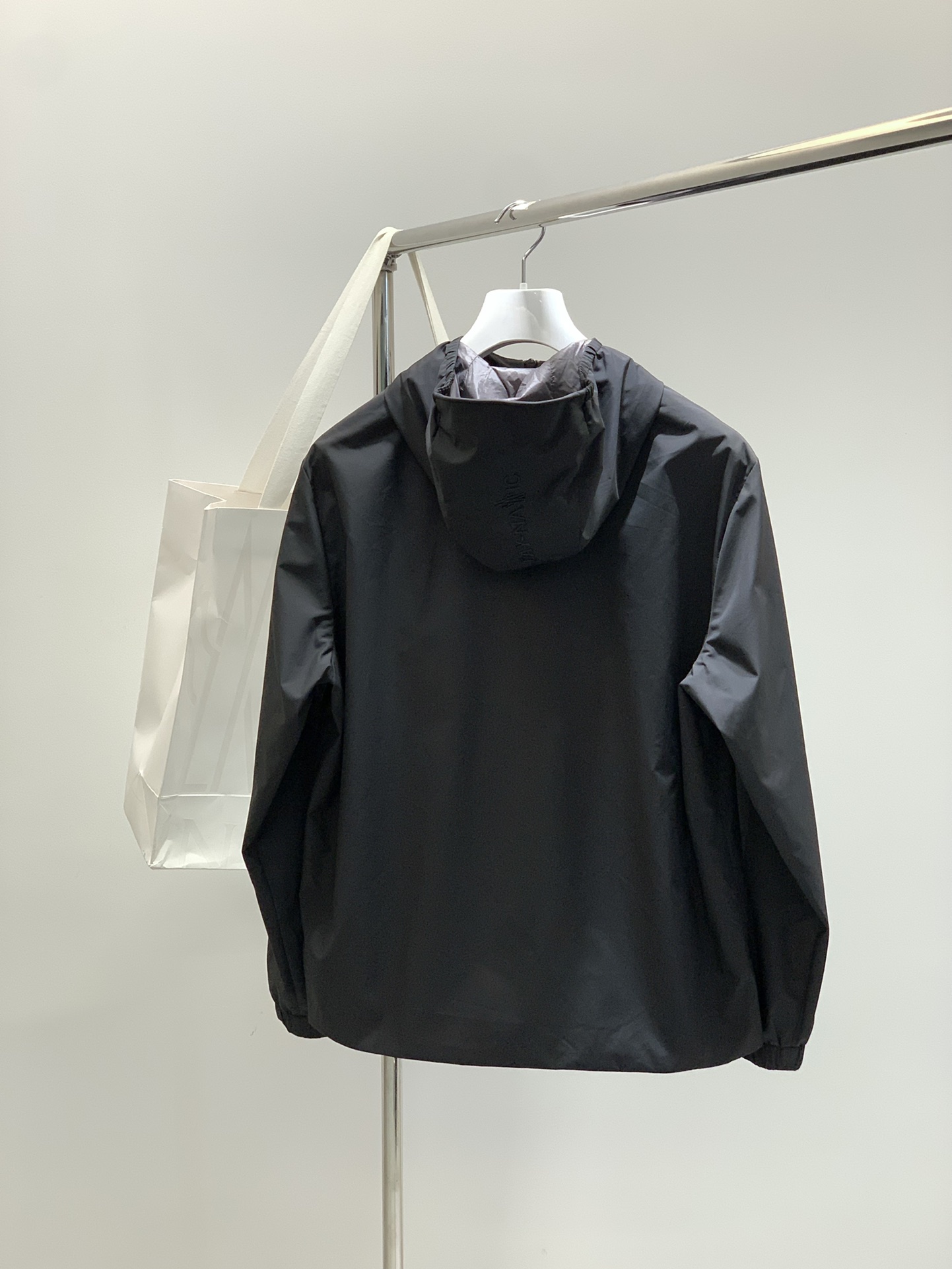 ，Moncler 蒙口，2025秋季最新品，专柜同步有售，原单狠货，时尚休闲连帽外套，上身舒适！吸睛而有