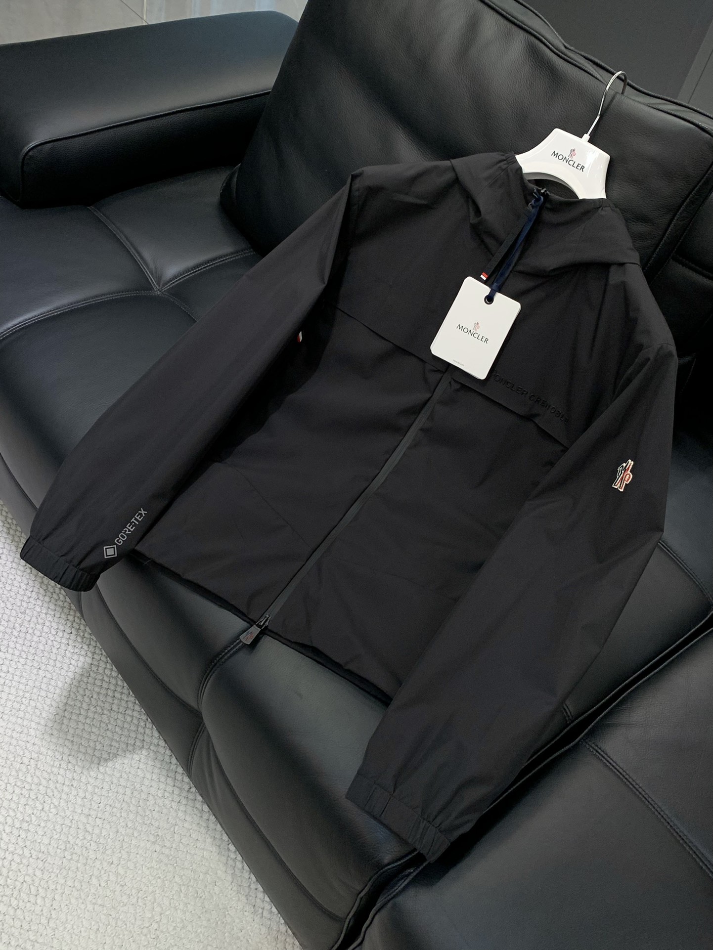 ，Moncler 蒙口，2025秋季最新品，专柜同步有售，原单狠货，时尚休闲连帽外套，上身舒适！吸睛而有