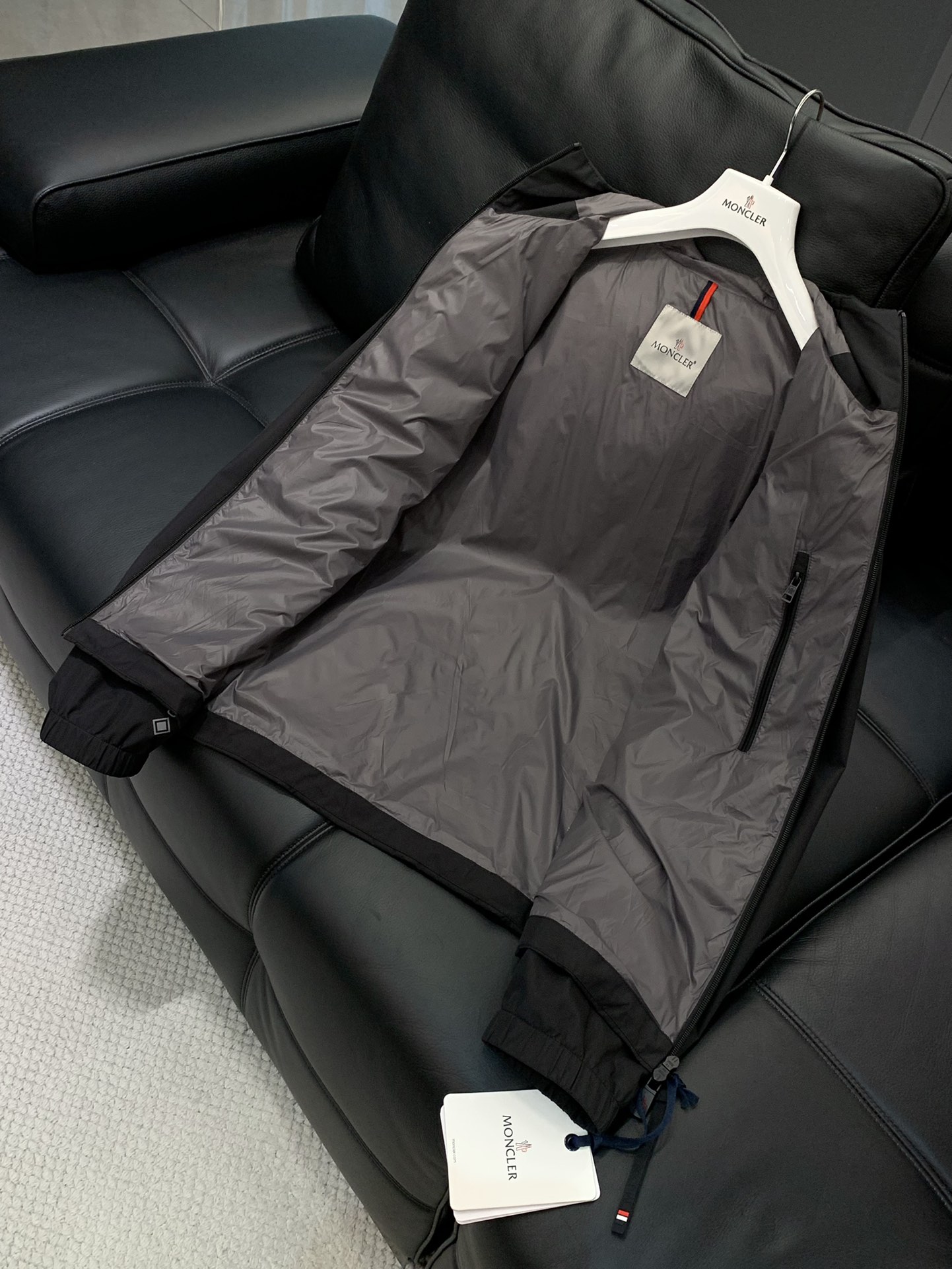 ，Moncler 蒙口，2025秋季最新品，专柜同步有售，原单狠货，时尚休闲连帽外套，上身舒适！吸睛而有