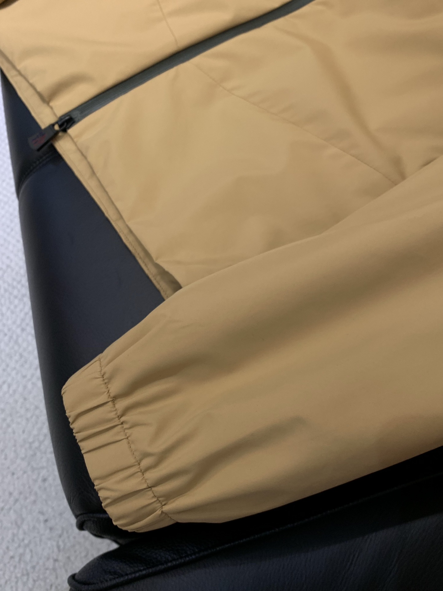 ，Moncler 蒙口，2025秋季最新品，专柜同步有售，原单狠货，时尚休闲连帽外套，上身舒适！吸睛而有