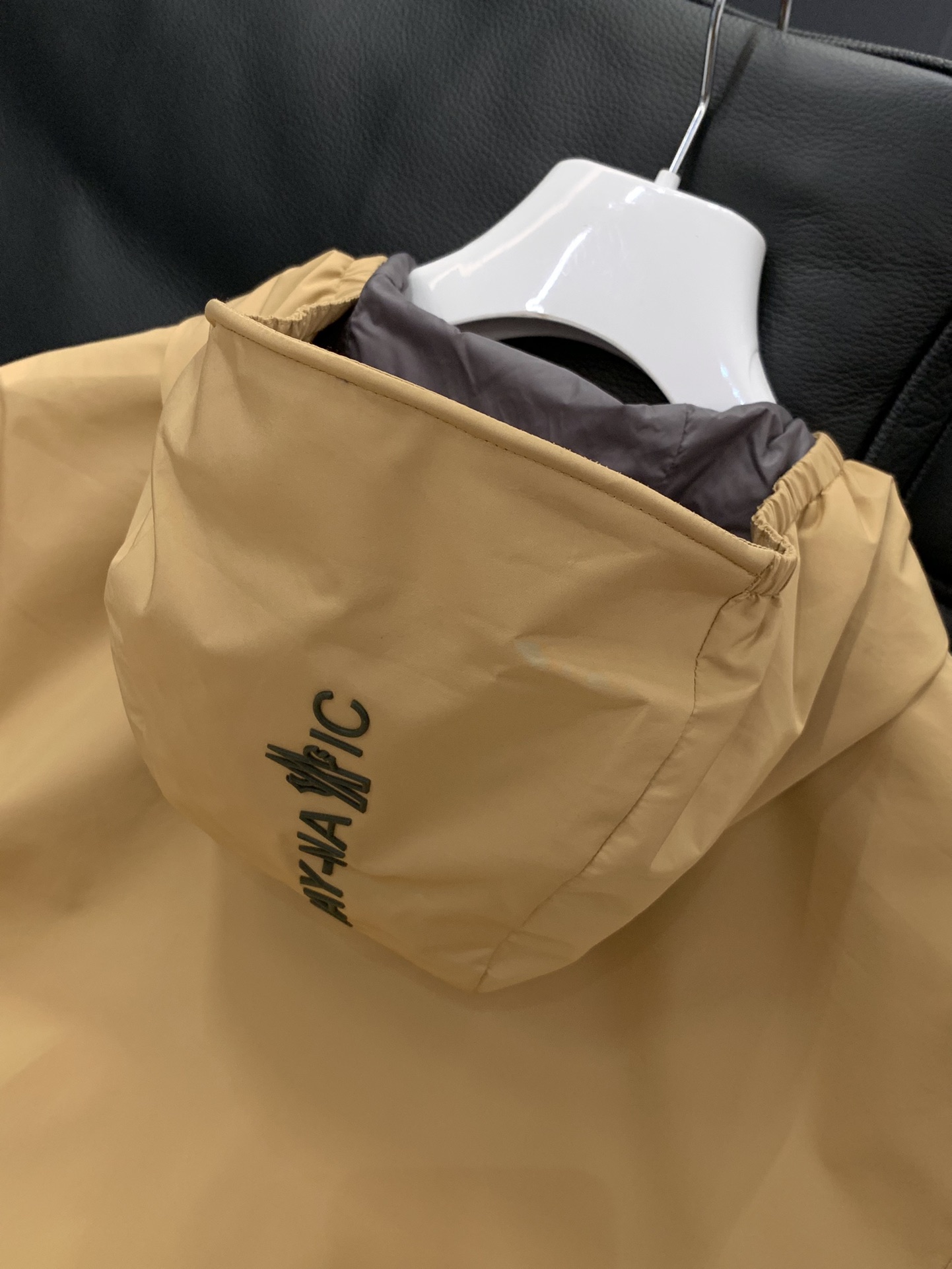 ，Moncler 蒙口，2025秋季最新品，专柜同步有售，原单狠货，时尚休闲连帽外套，上身舒适！吸睛而有