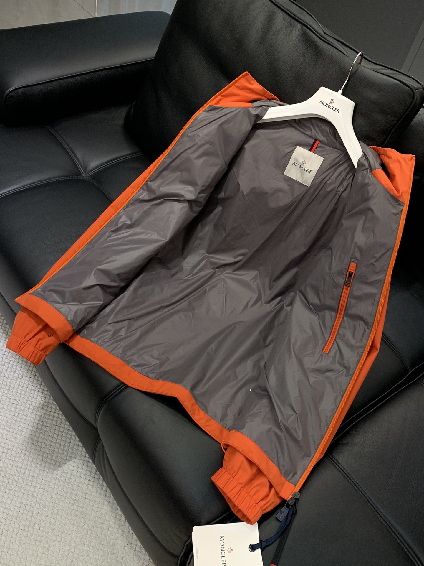 ，Moncler 蒙口，2025秋季最新品，专柜同步有售，原单狠货，时尚休闲连帽外套，上身舒适！吸睛而有