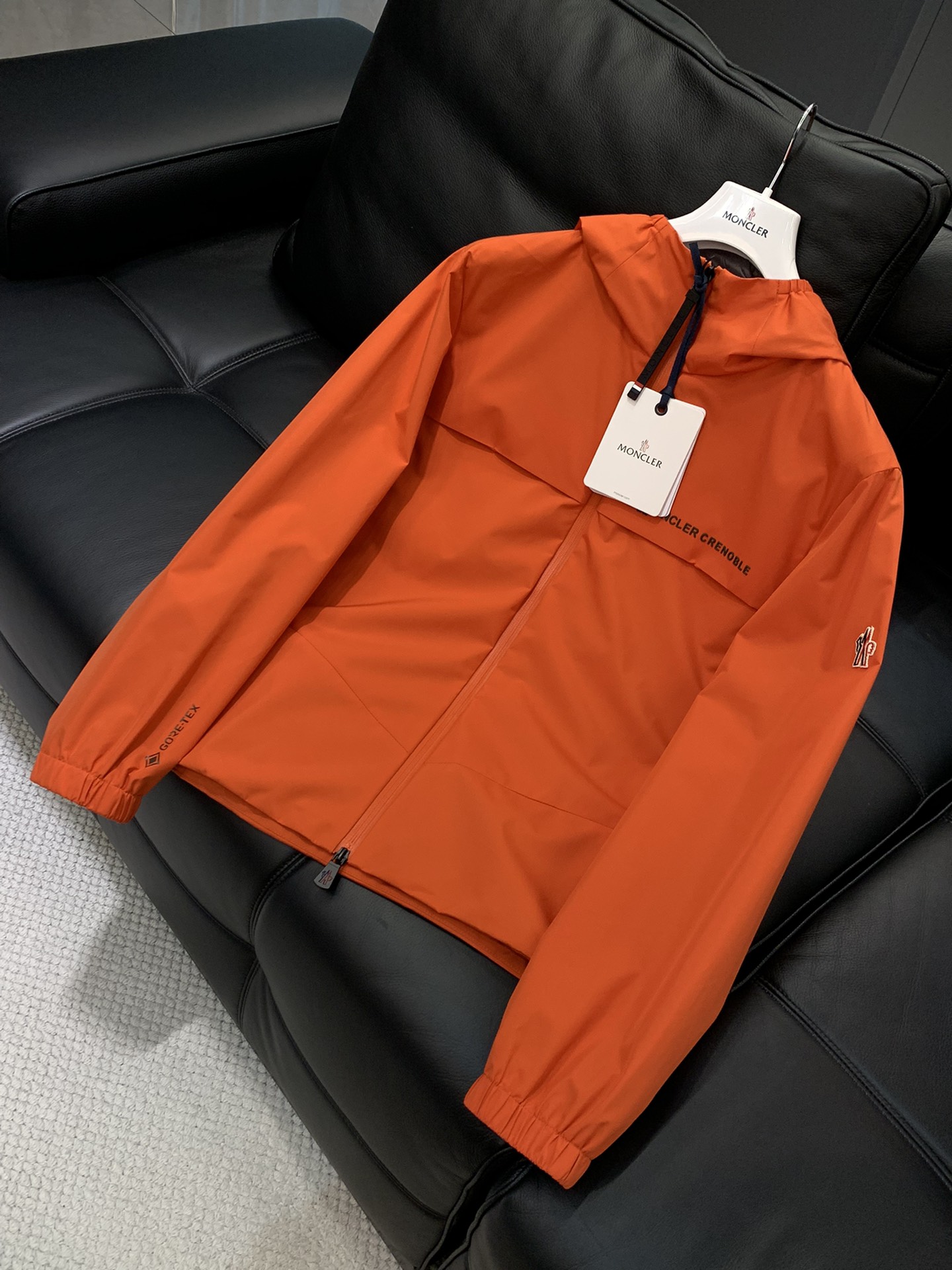 ，Moncler 蒙口，2025秋季最新品，专柜同步有售，原单狠货，时尚休闲连帽外套，上身舒适！吸睛而有