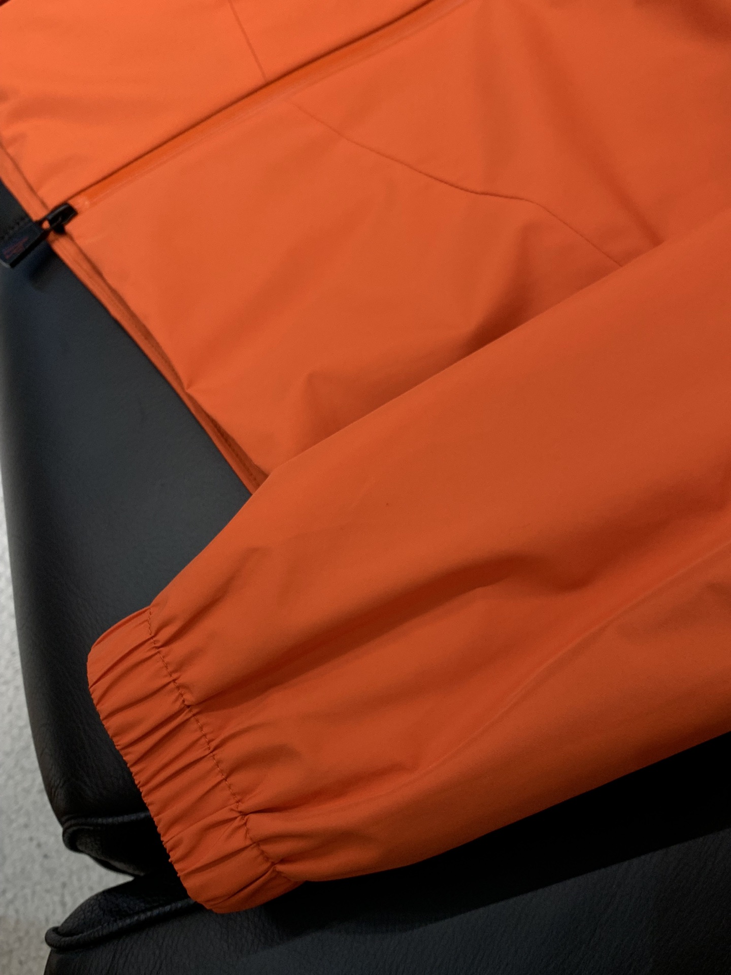 ，Moncler 蒙口，2025秋季最新品，专柜同步有售，原单狠货，时尚休闲连帽外套，上身舒适！吸睛而有