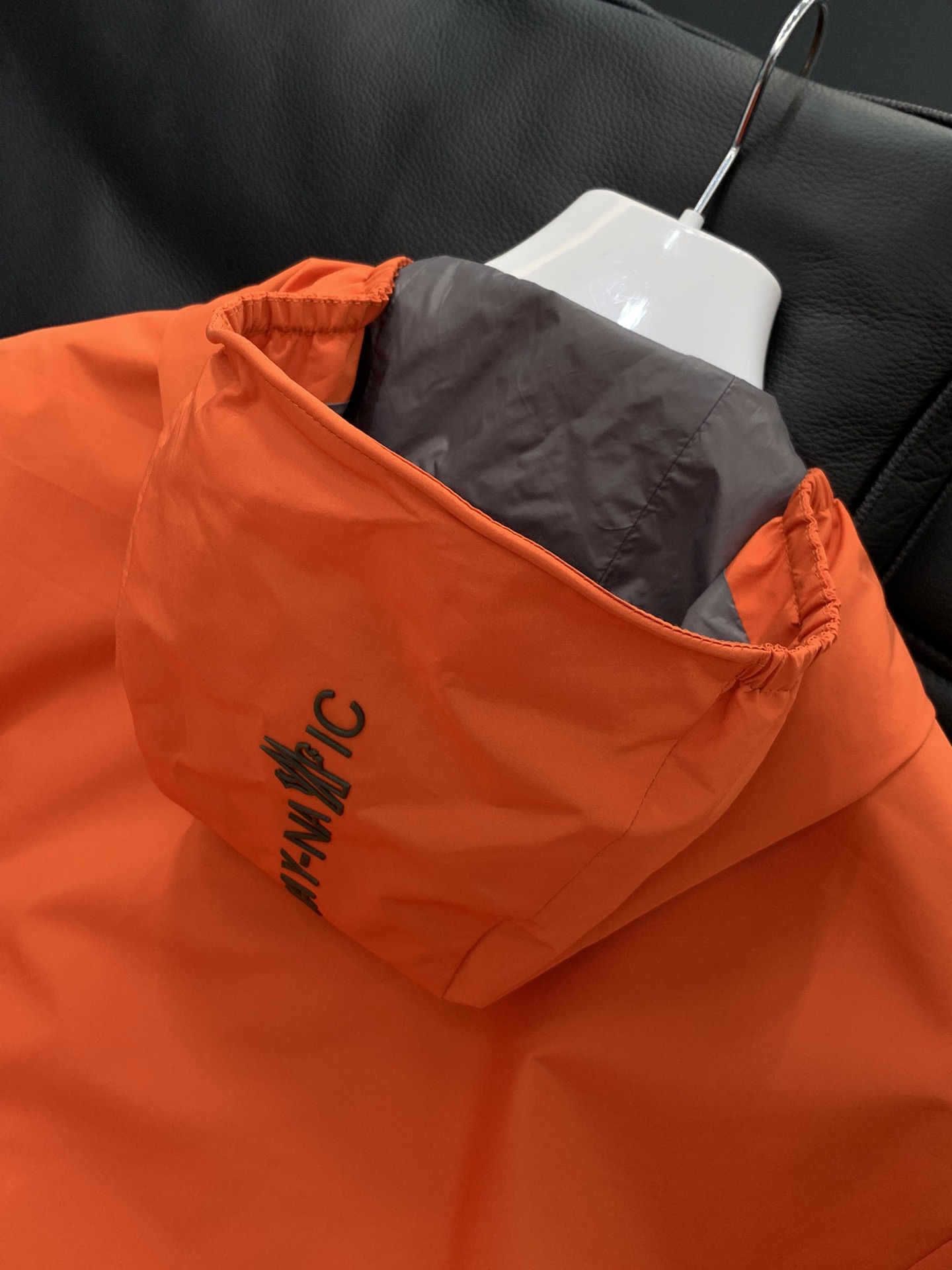 ，Moncler 蒙口，2025秋季最新品，专柜同步有售，原单狠货，时尚休闲连帽外套，上身舒适！吸睛而有