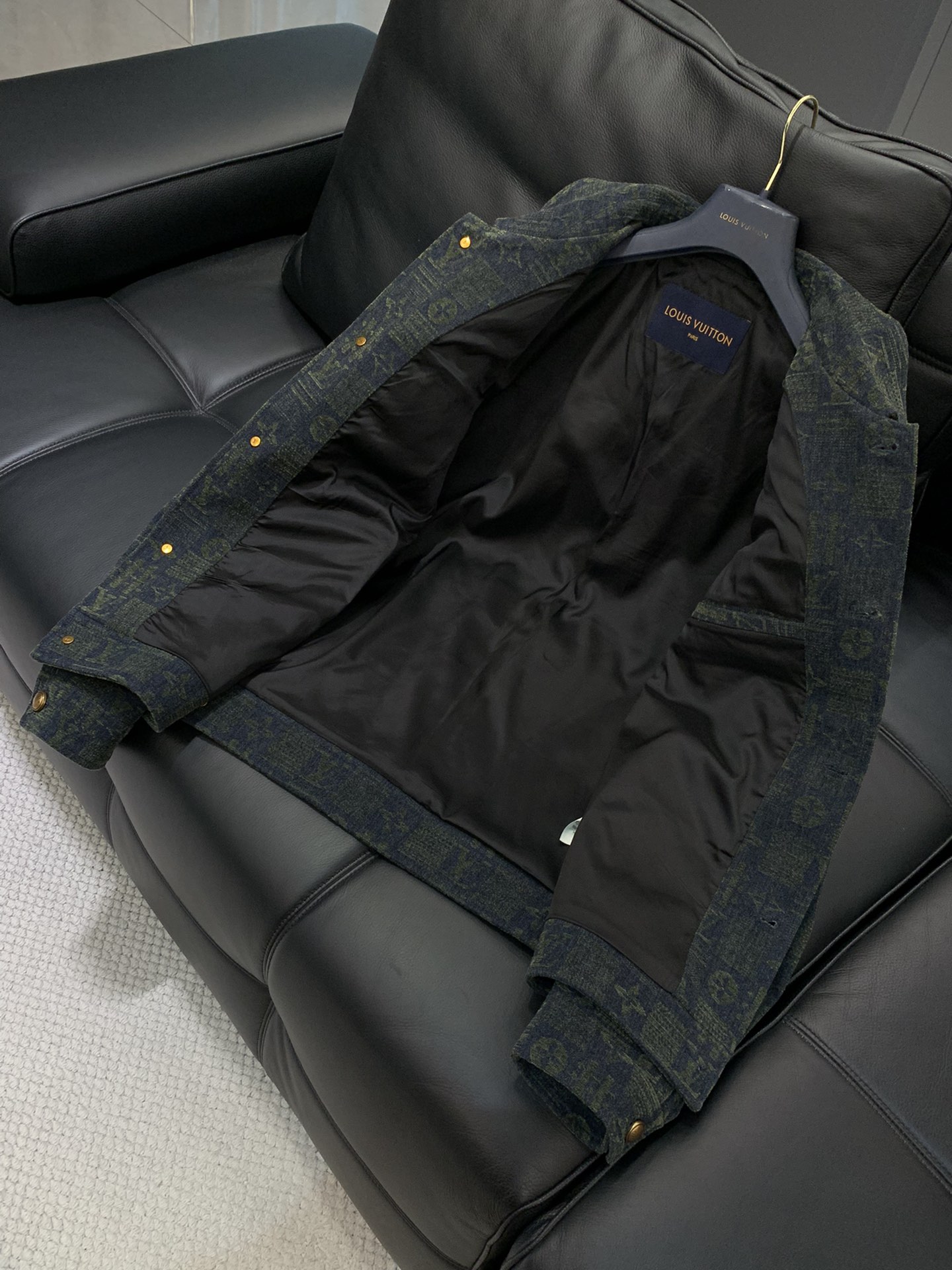 ，LouisVuitton 路易威登，2025秋冬最新款，专柜同步有售，原单狠货，时尚休闲夹克外套，上身