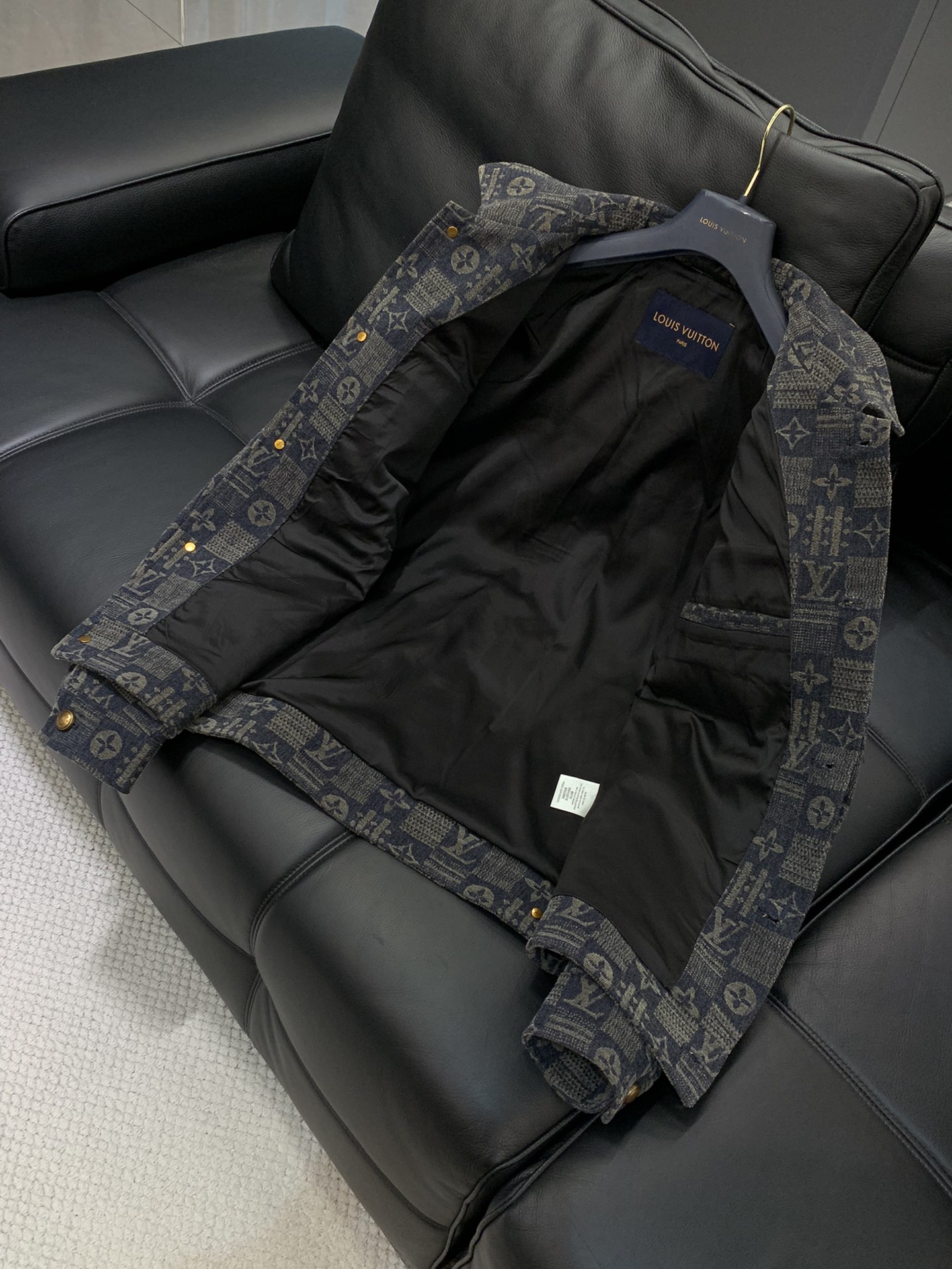 ，LouisVuitton 路易威登，2025秋冬最新款，专柜同步有售，原单狠货，时尚休闲夹克外套，上身