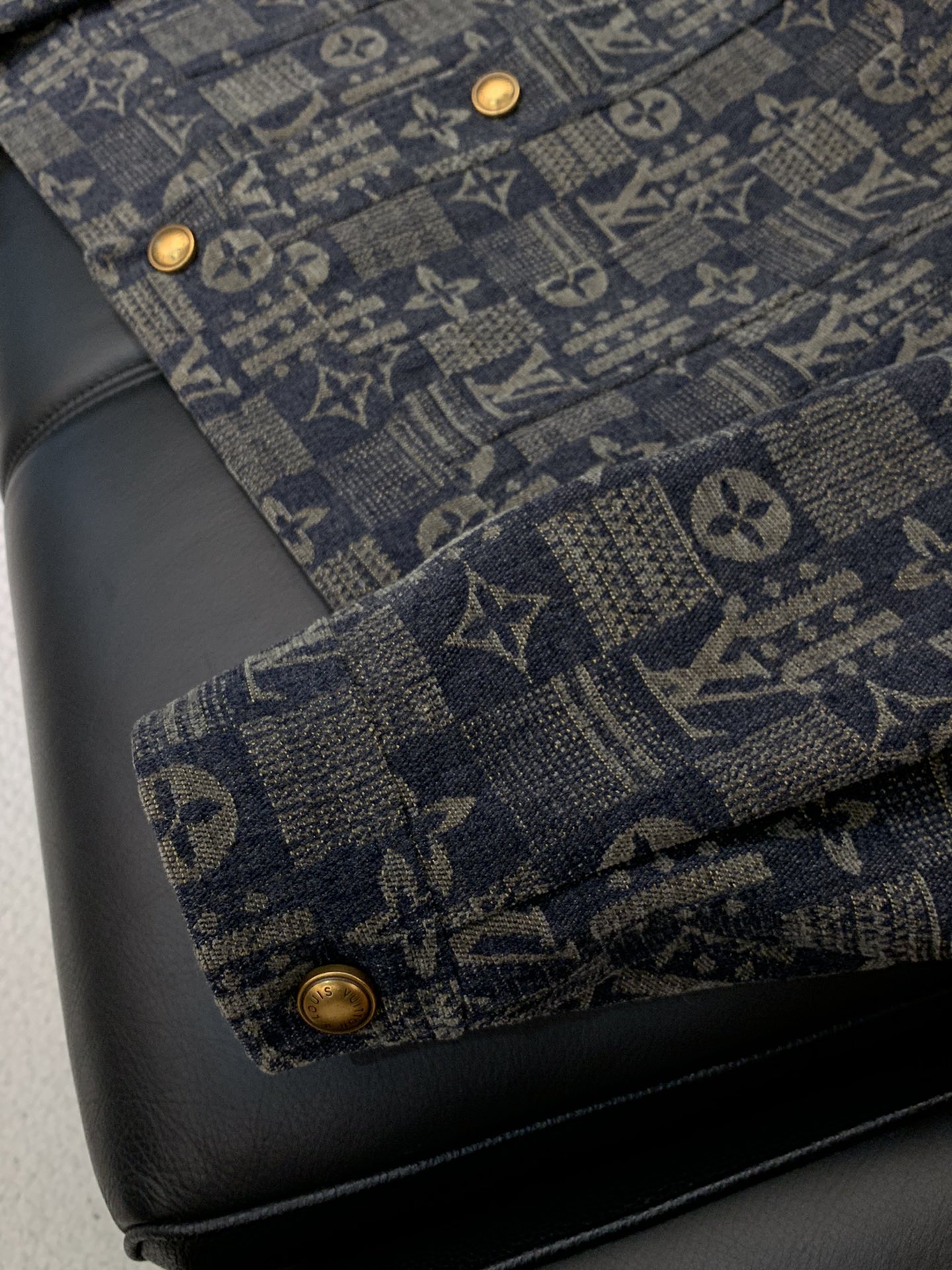 ，LouisVuitton 路易威登，2025秋冬最新款，专柜同步有售，原单狠货，时尚休闲夹克外套，上身