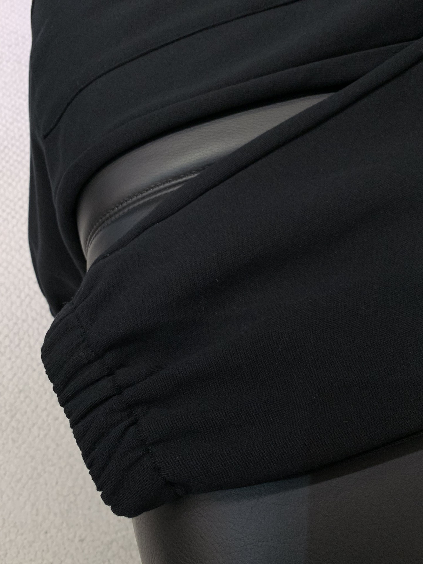 ，LouisVuitton 路易威登，2025秋季最新款，专柜同步有售，原单狠货，时尚休闲裤，上身很有特