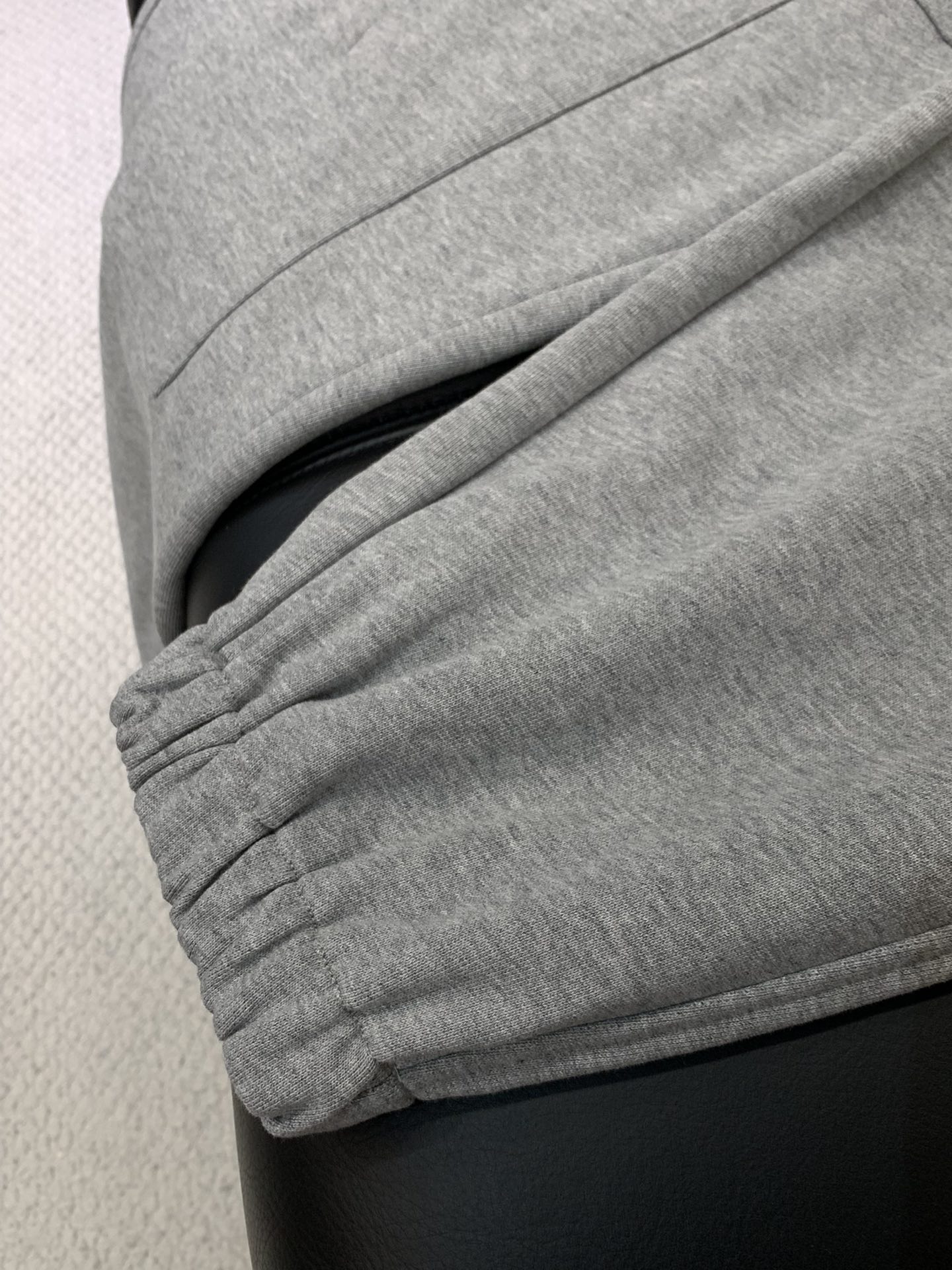 ，LouisVuitton 路易威登，2025秋季最新款，专柜同步有售，原单狠货，时尚休闲裤，上身很有特