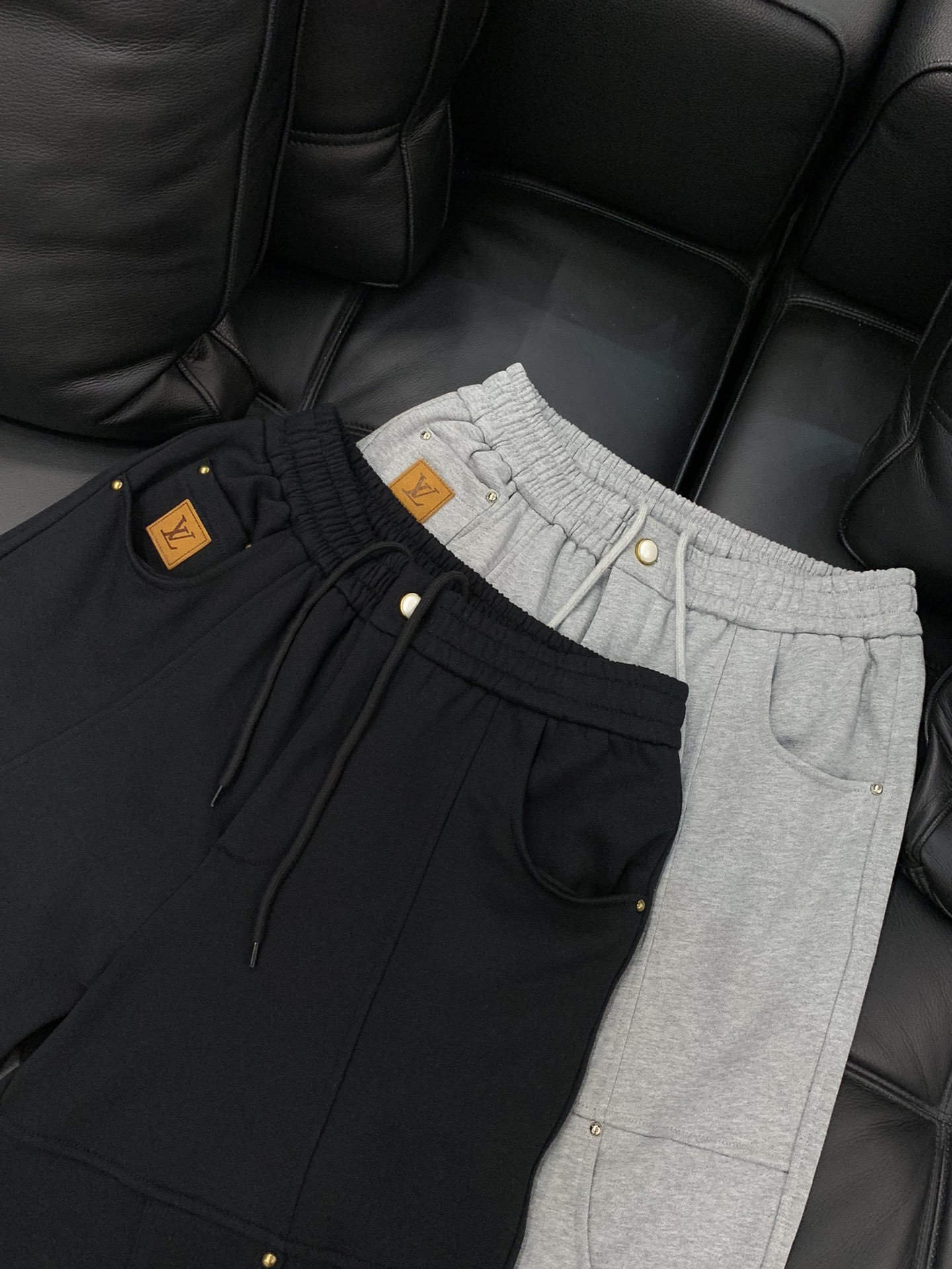 ，LouisVuitton 路易威登，2025秋季最新款，专柜同步有售，原单狠货，时尚休闲裤，上身很有特