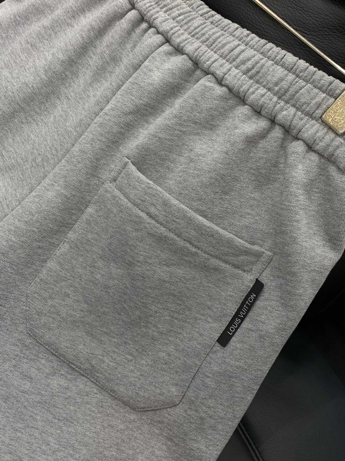 ，LouisVuitton 路易威登，2025秋季最新款，专柜同步有售，原单狠货，时尚休闲裤，上身很有特
