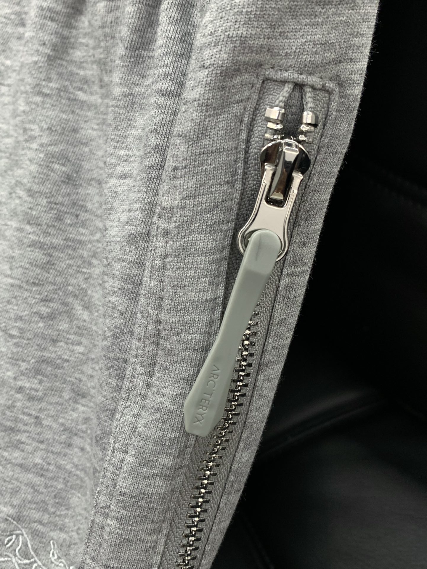 ，ARCTERYX 始祖鸟，2025秋季新品，时尚休闲裤，专柜同步有售，原单狠货，采用进口原版面料，顶级