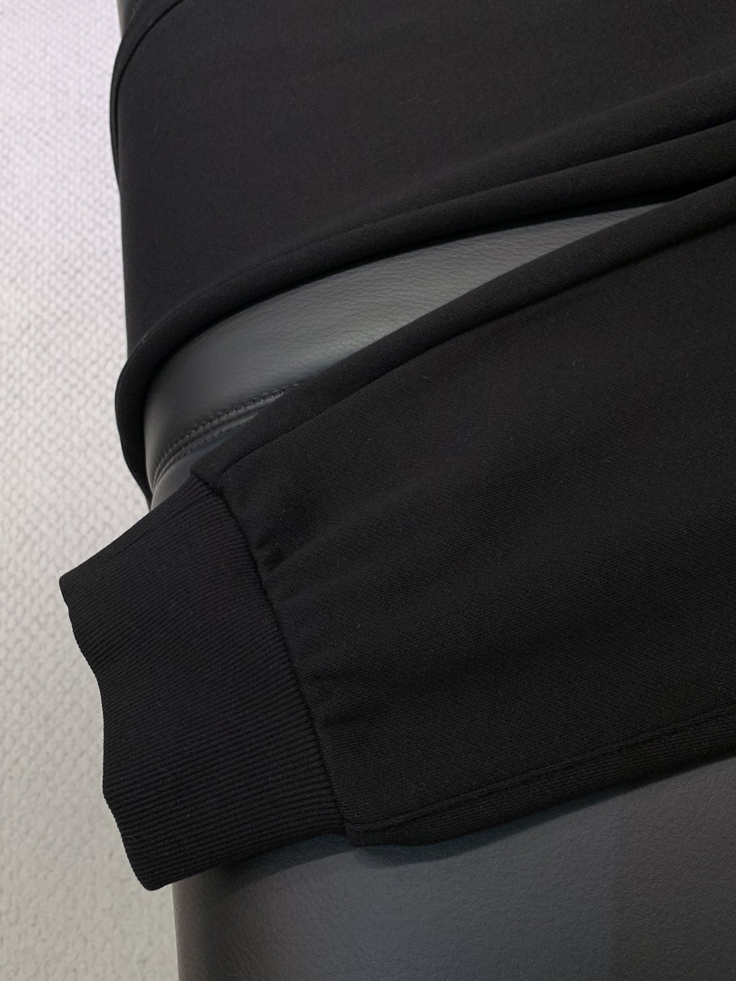 ，Moncler 蒙口，2025秋季最新品，专柜同步有售，原单狠货，时尚休闲裤，采用进口原版面料，顶级刺