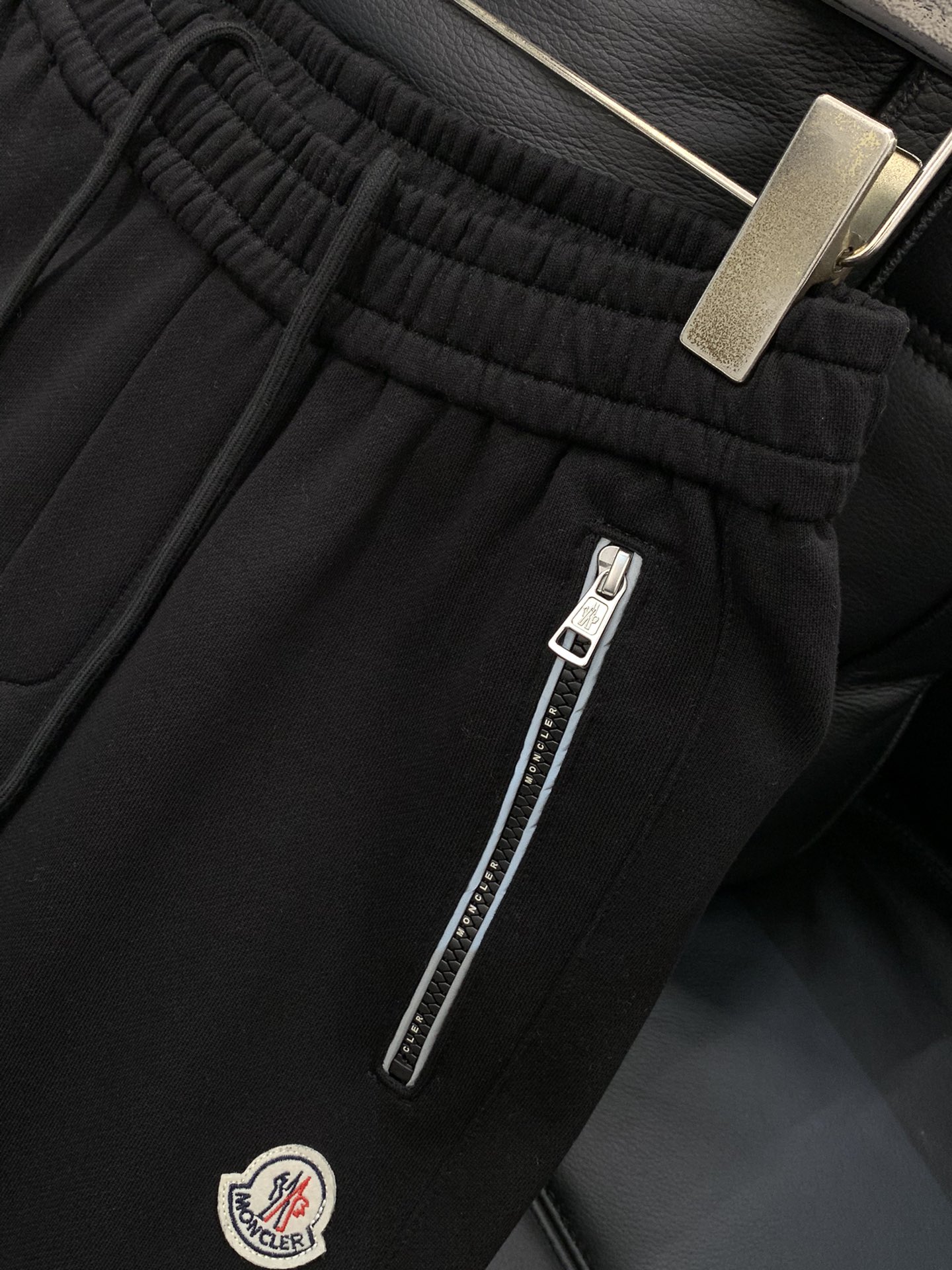 ，Moncler 蒙口，2025秋季最新品，专柜同步有售，原单狠货，时尚休闲裤，采用进口原版面料，顶级刺