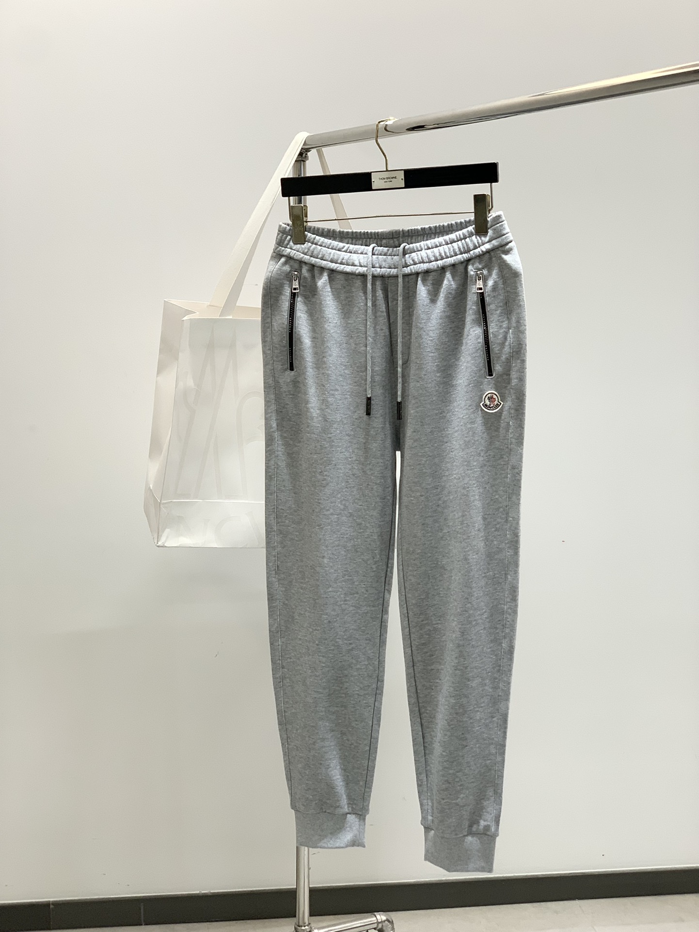 ，Moncler 蒙口，2025秋季最新品，专柜同步有售，原单狠货，时尚休闲裤，采用进口原版面料，顶级刺