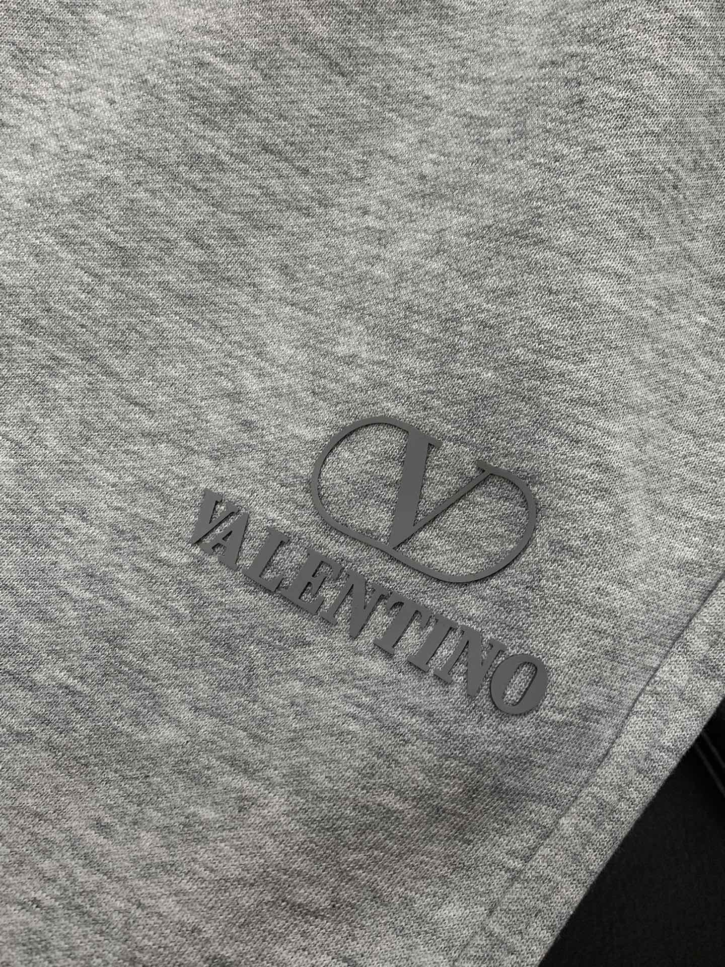 ，Valentino 华伦天奴，2025秋季新品，专柜同步有售，原单狠货，时尚休闲裤，采用进口120支欧